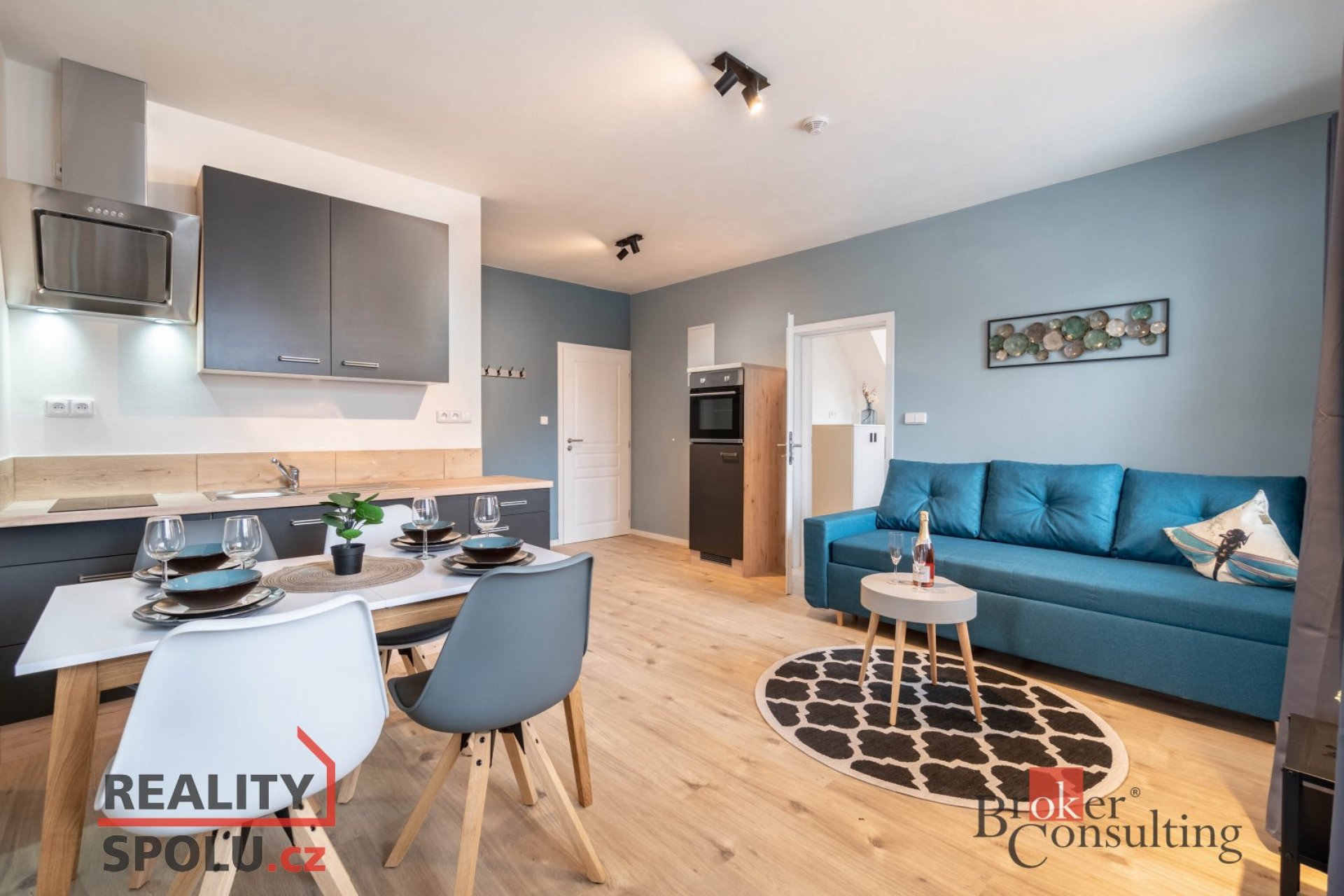 Luxusní apartmán 3+kk s dvěma koupelnami, terasou a parkovacím stáním