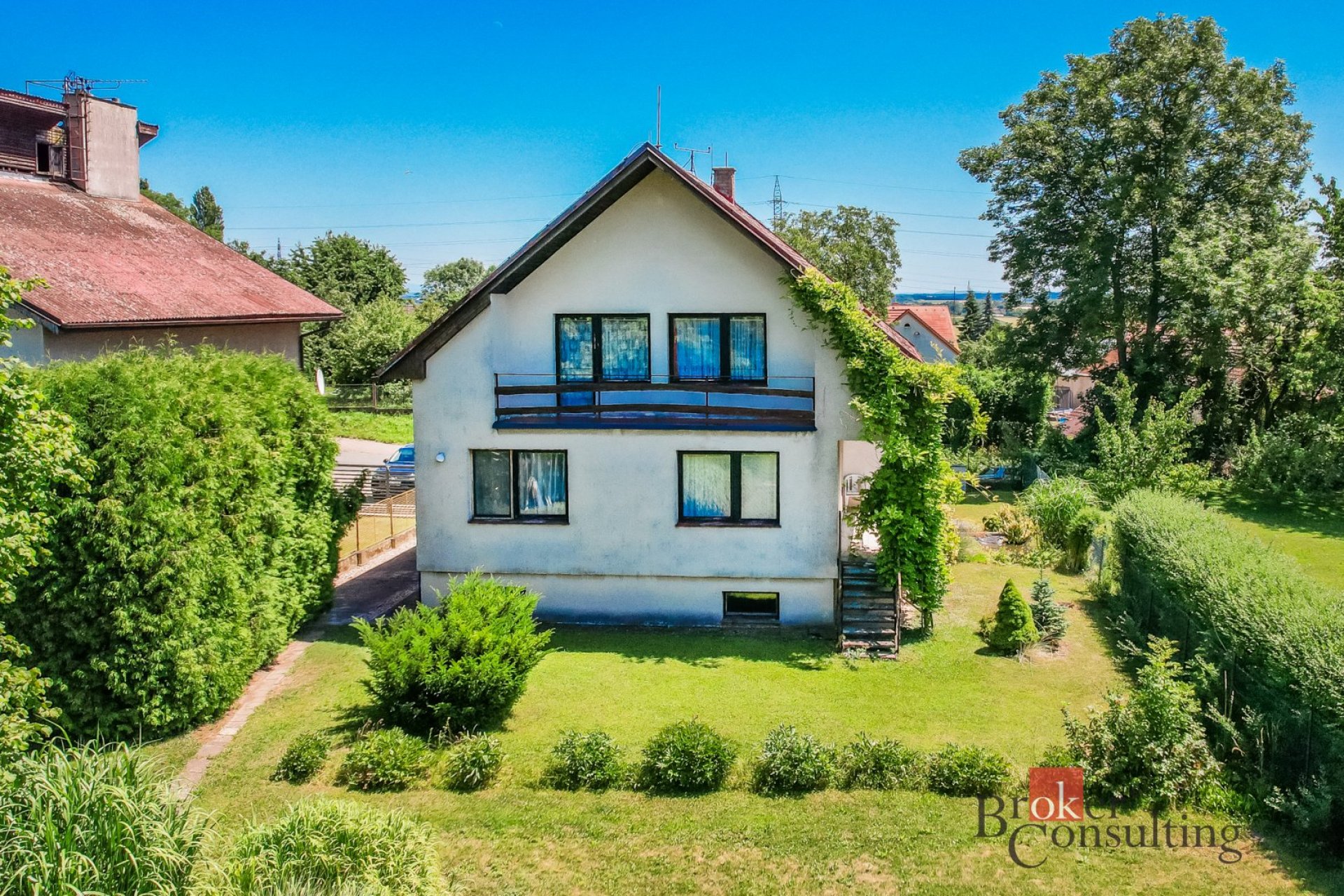 Rodinný dům se dvěma bytovými jednotkami a velkým pozemkem – 1860 m², klidná lokalita – Sendražice
