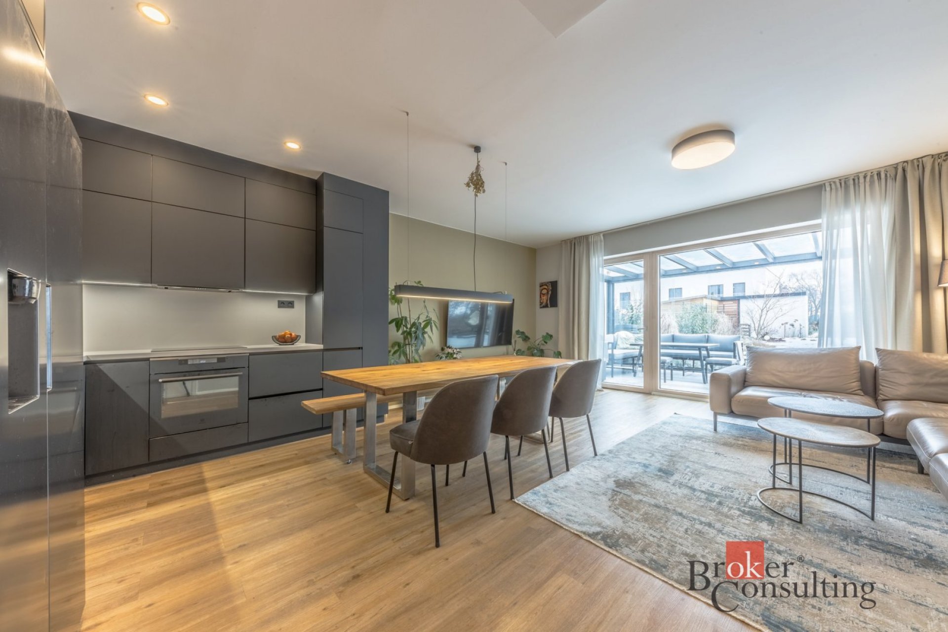 Nízkoenergetický moderní rodinný dům 5 KK, pozemek 325 m2, P8 - Dolní Chabry