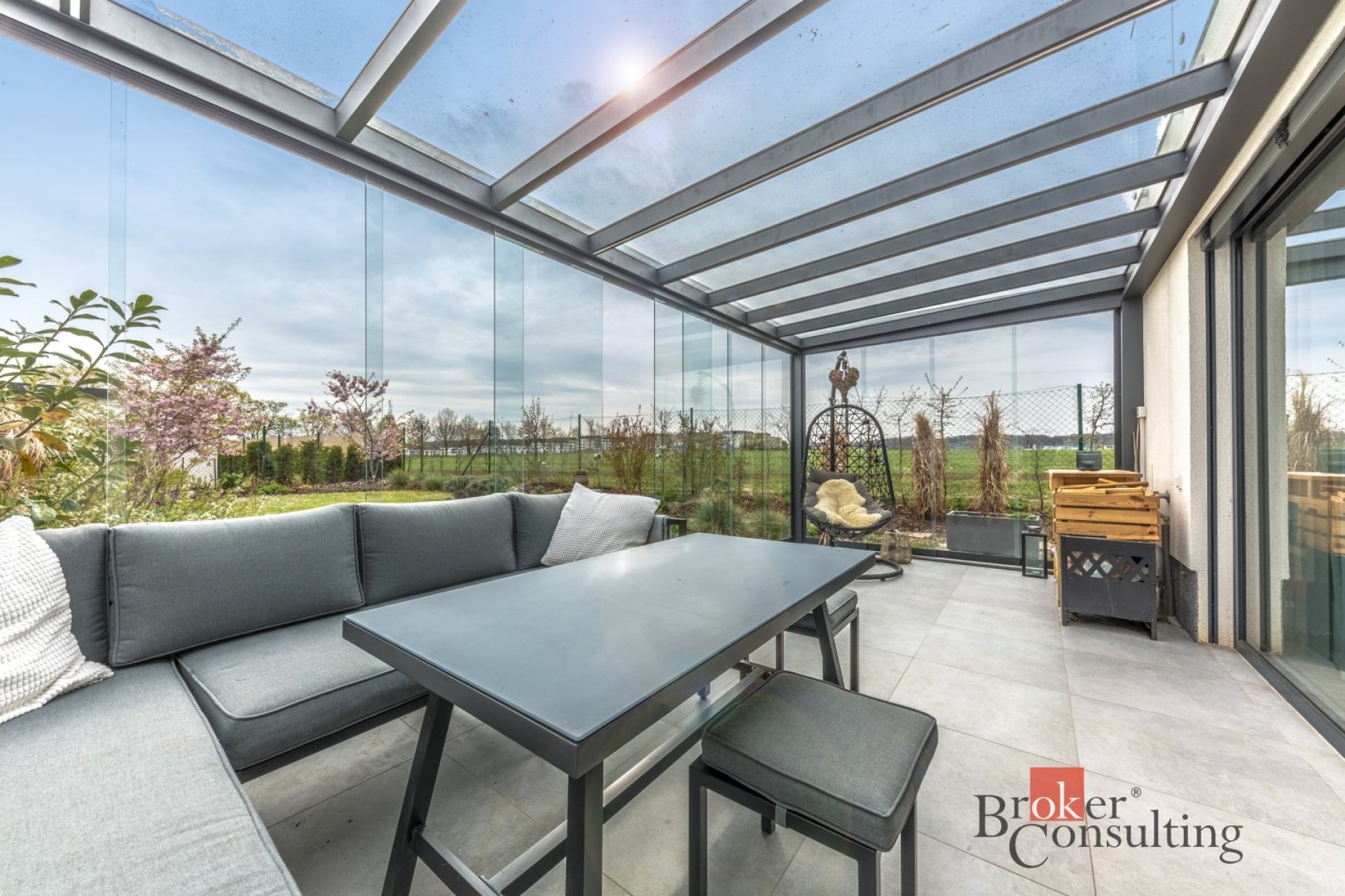 Nízkoenergetický moderní rodinný dům 5 KK, pozemek 325 m2, P8 - Dolní Chabry