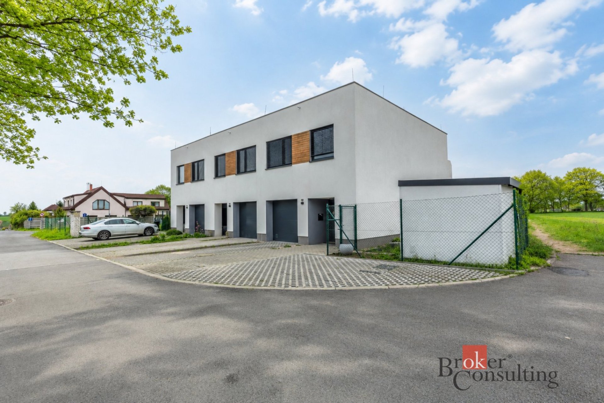 Nízkoenergetický moderní rodinný dům 5 KK, pozemek 325 m2, P8 - Dolní Chabry