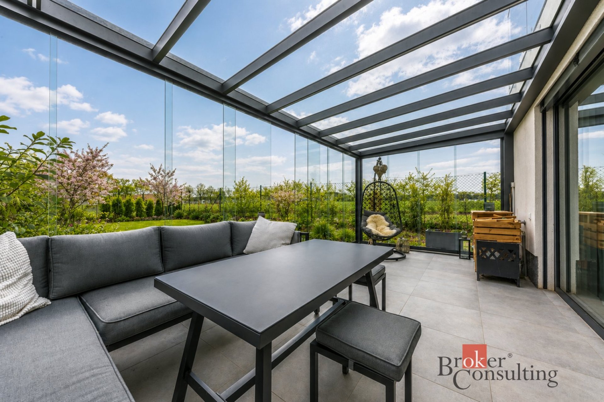 Nízkoenergetický moderní rodinný dům 5 KK, pozemek 325 m2, P8 - Dolní Chabry