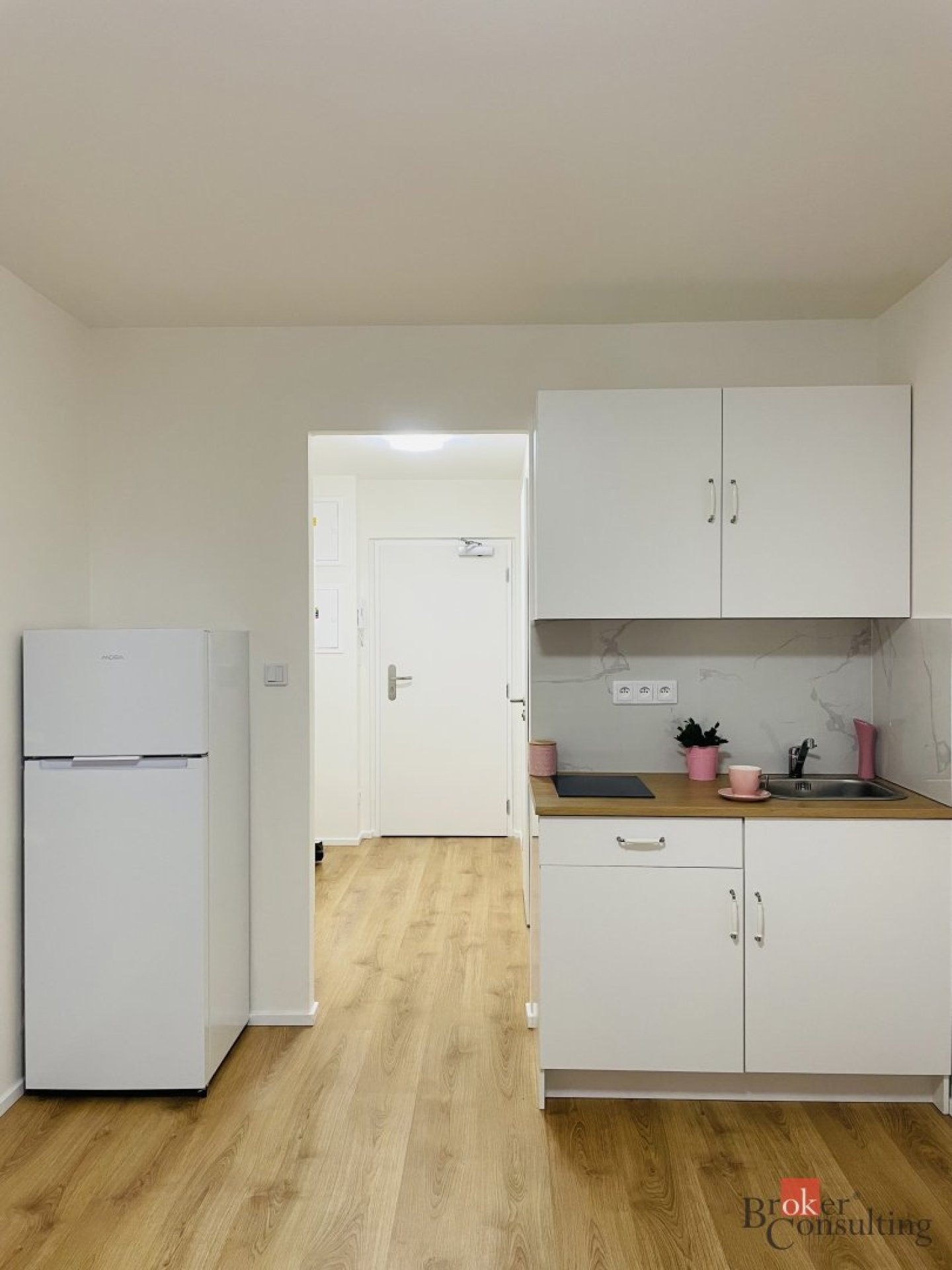 Pronájem, byty/1+kk, 23 m2, Čenětická 2413/1, 14900 Praha, Hlavní město Praha [ID 82358]