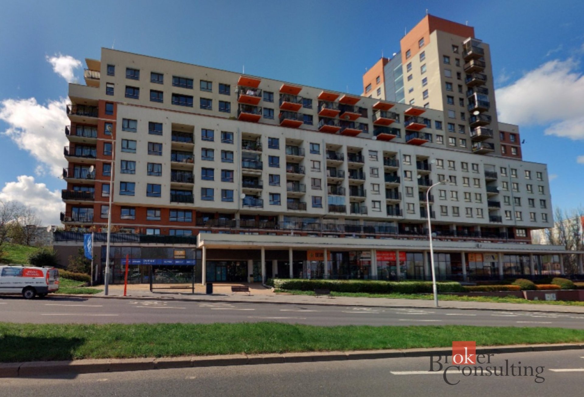 Prodej bytu 2+kk 68 m2 , terasa 6m2 + garážové stání Jeremiášova 2722/2c, Praha 5