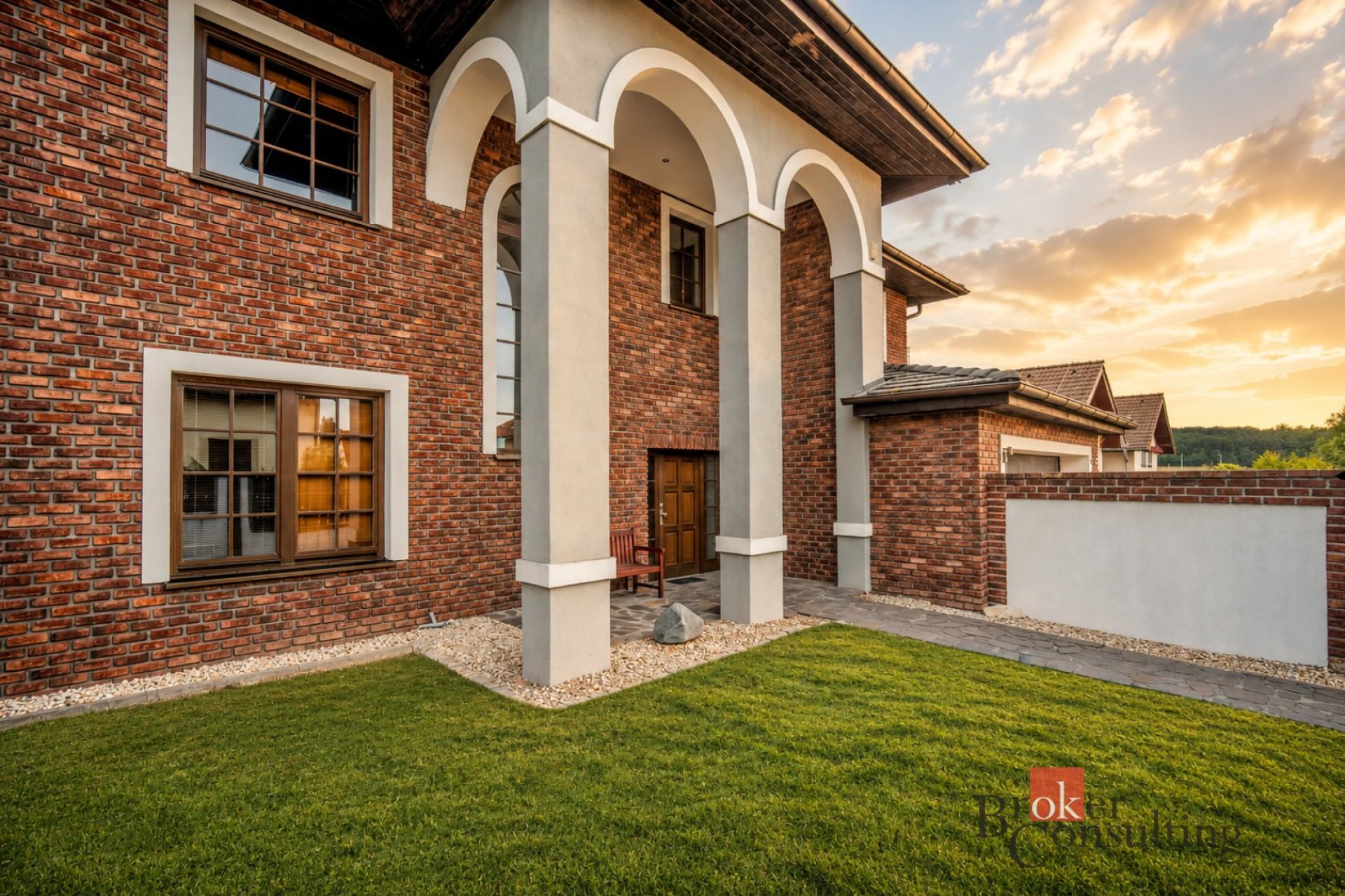 Vila pro velkou rodinu v Horních Počernicích - promyšlený domov o 305 m² na Praze 9