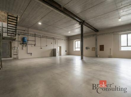 Pronájem - komerční objekt, sklad, 146 m²