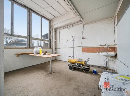 Pronájem - komerční objekt, sklad, 146 m²