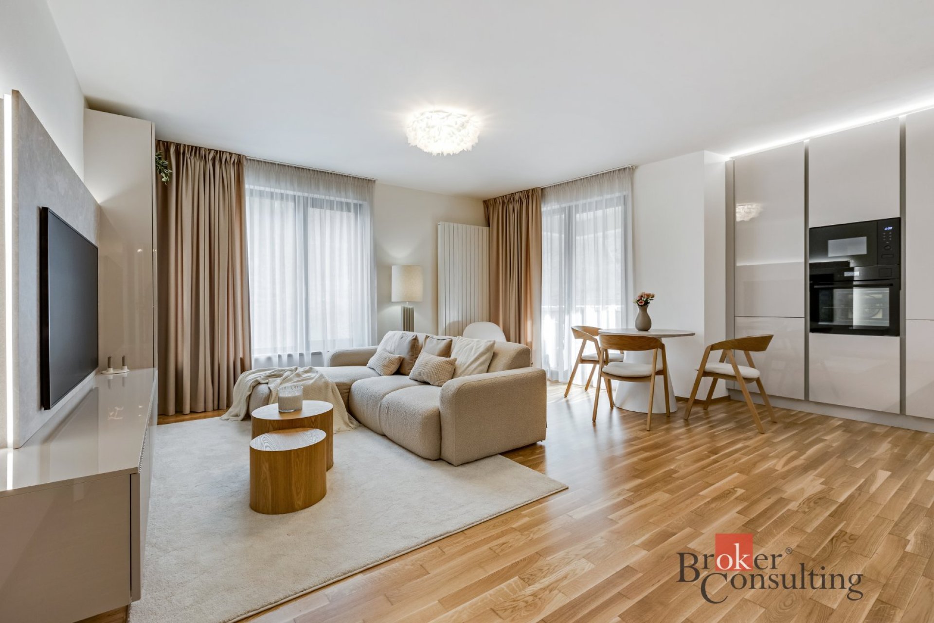 Pronájem nového bytu 3+kk 82m2, v nadstandardním vybavením, recepce, garážové stání, lodžie