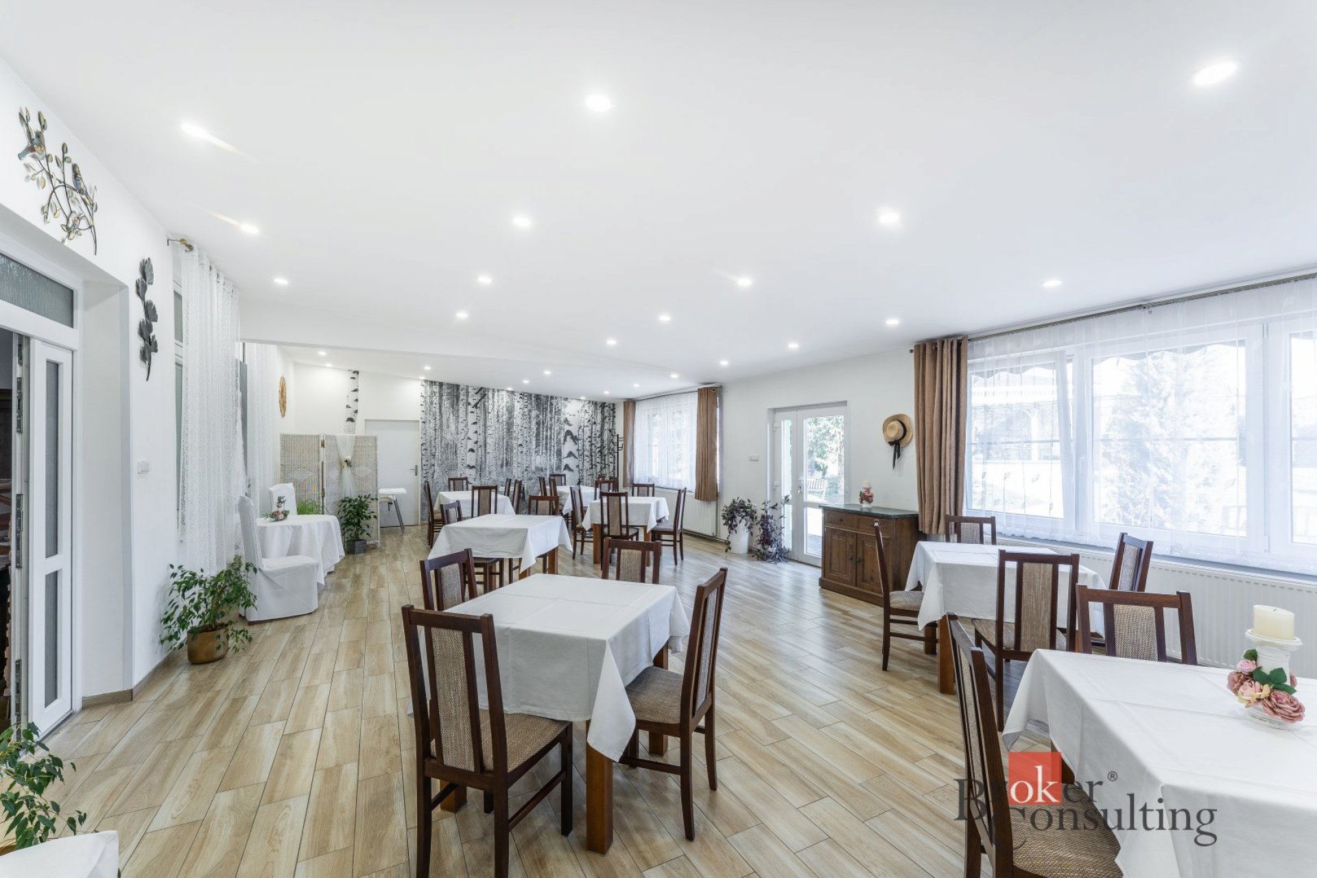 Restaurace s bytovou jednotkou a velkým pozemkem (6 078 m²) – Vysoké Třebušice, Krásný Dvůr