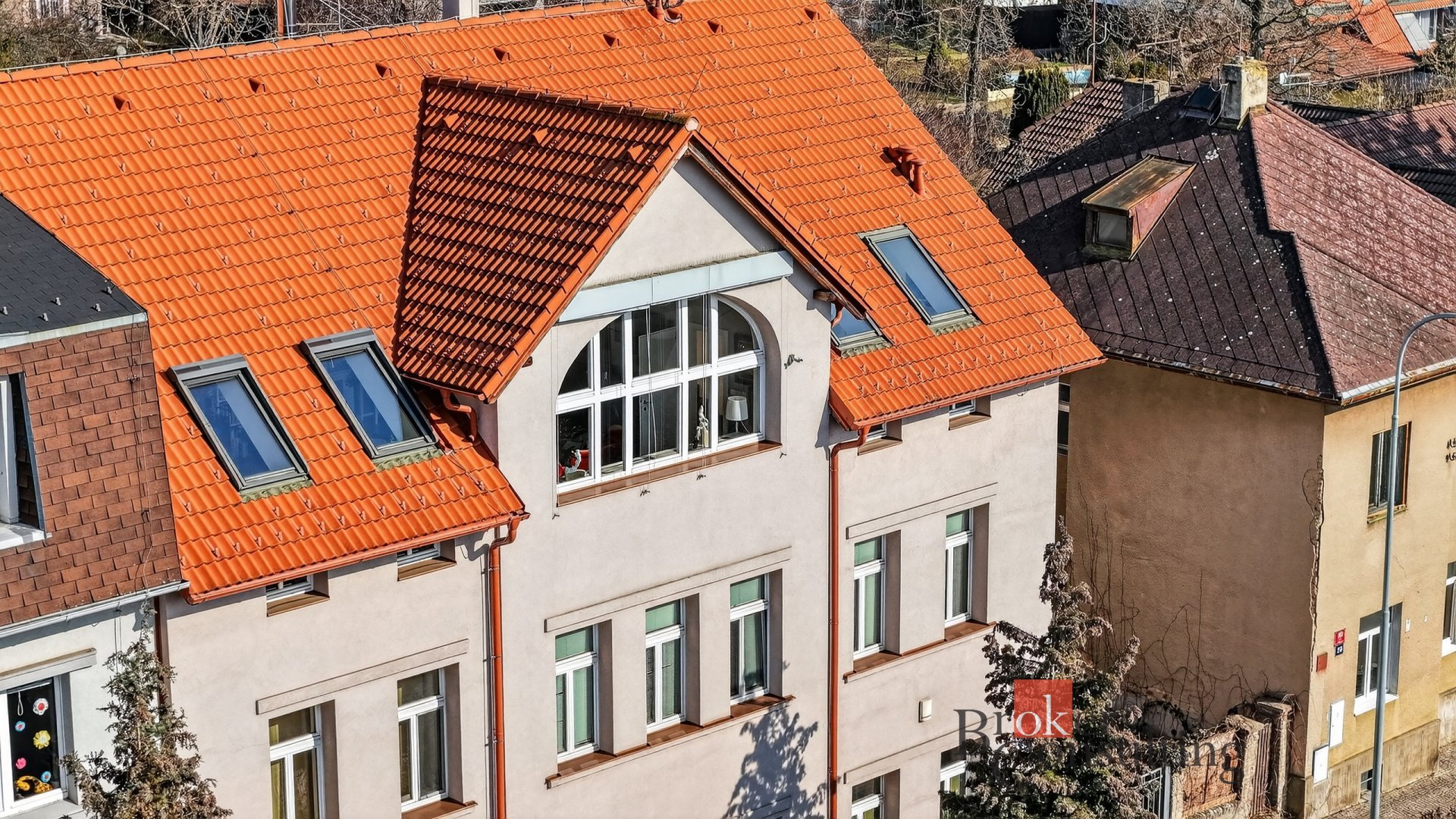 Luxusní designový byt 4+kk, 191m2 s krbem, mramorovou kuchyní a terasou