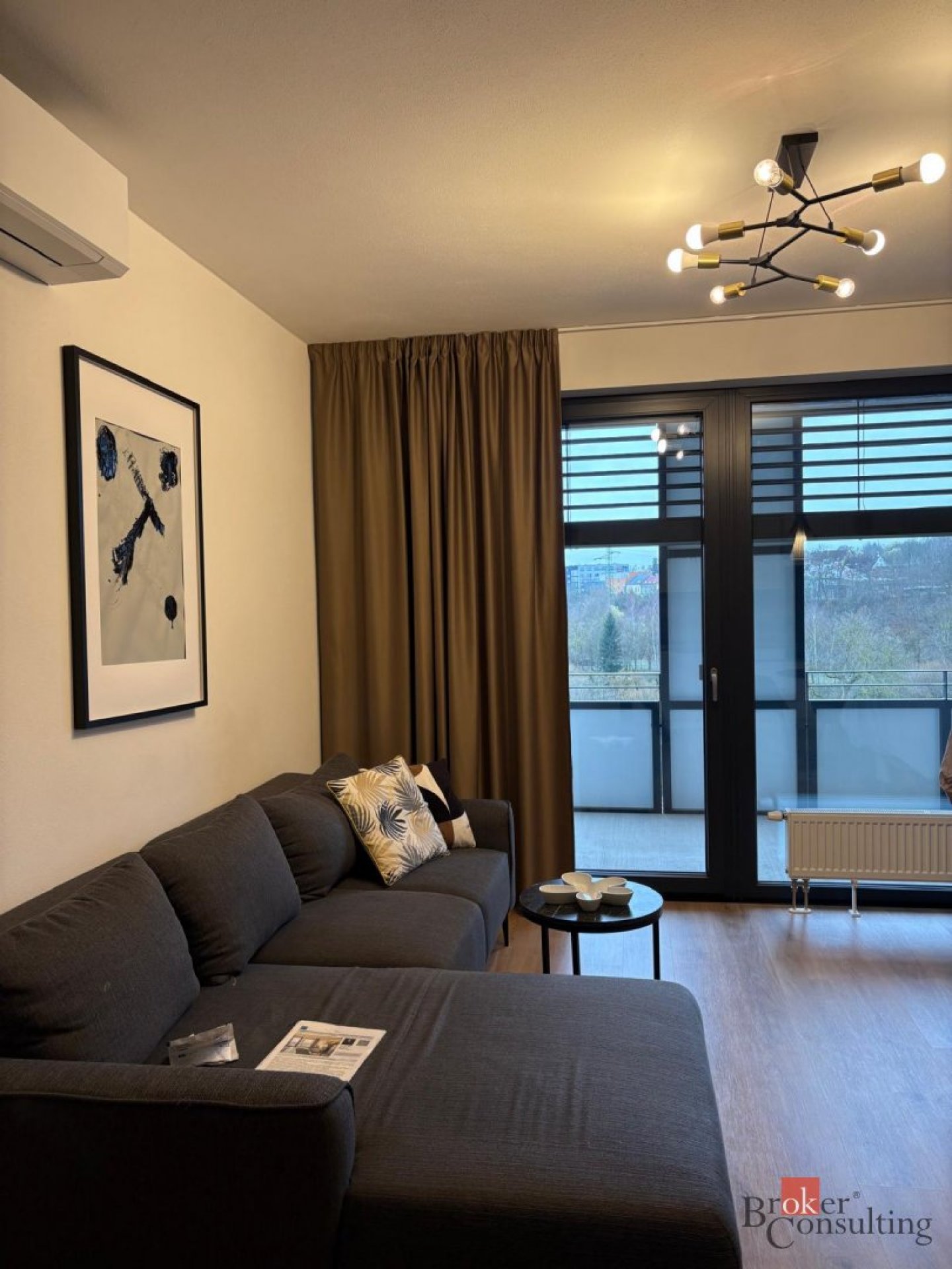 Pronájem moderního, kompletně zařízeného bytu 3+KK s terasou a 2 garážovými místy