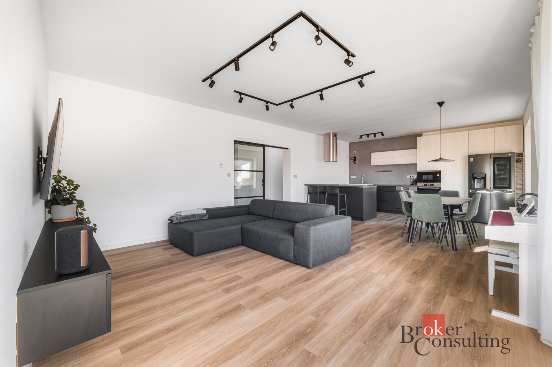 Prodej rodinného domu 5+kk se zahradou a bazénem – Štěnovice u Plzně