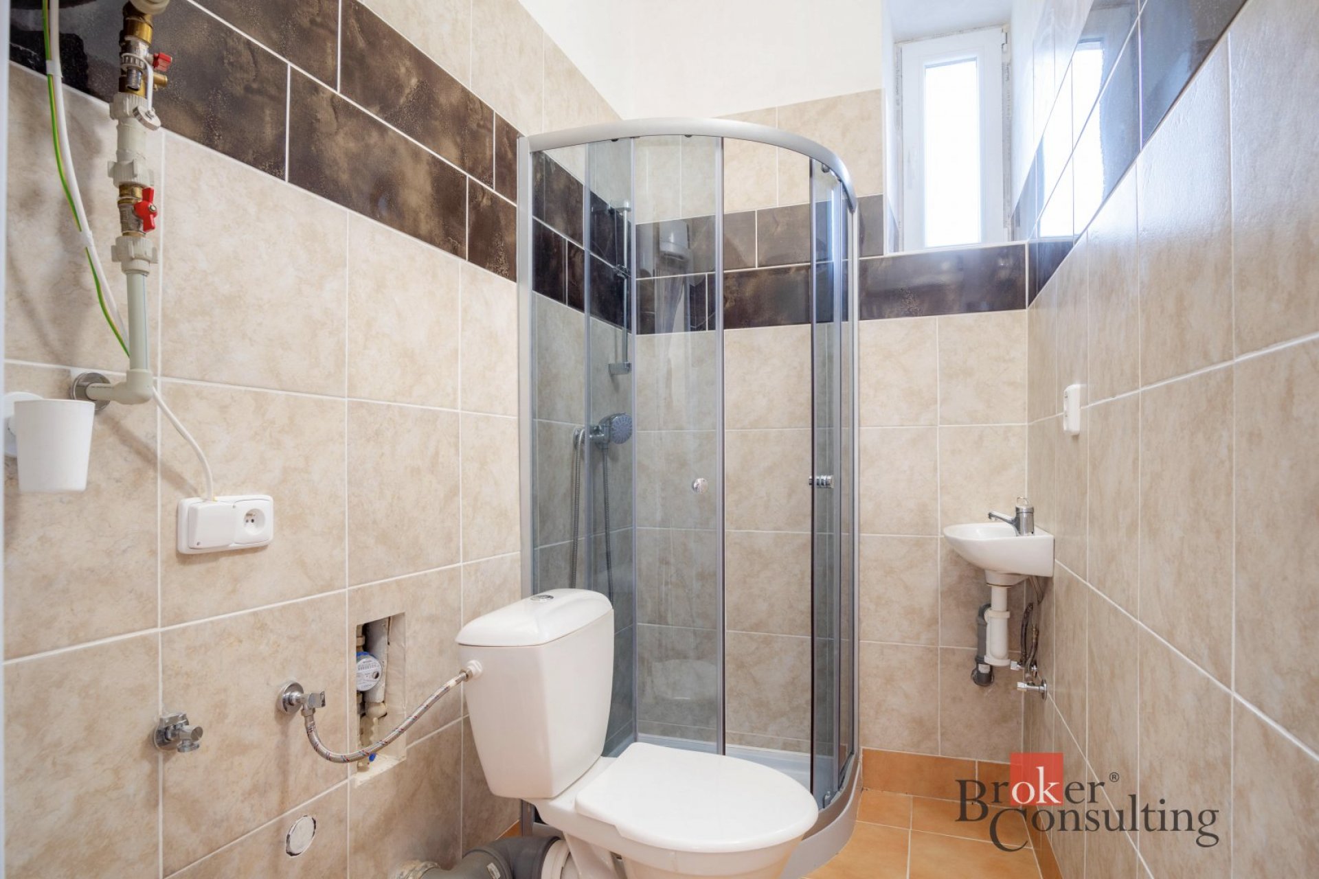 Pronájem pěkného prostorného bytu 1+kk v Kořenově se zahrádkou