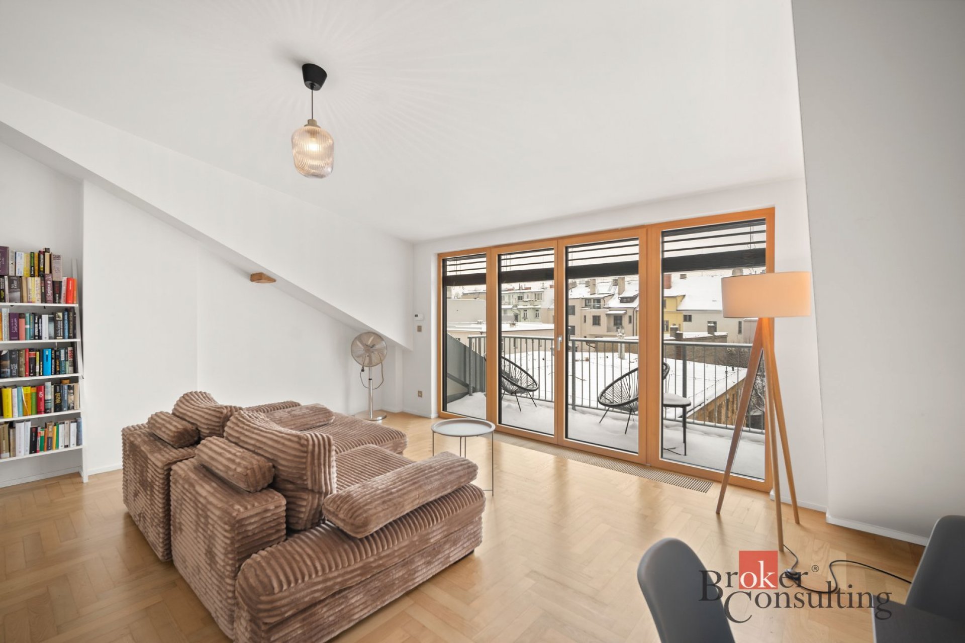 Pronájem podkrovního bytu 2+kk, 48 m², balkon – Praha 10, Vršovice (Průběžná 760/54)