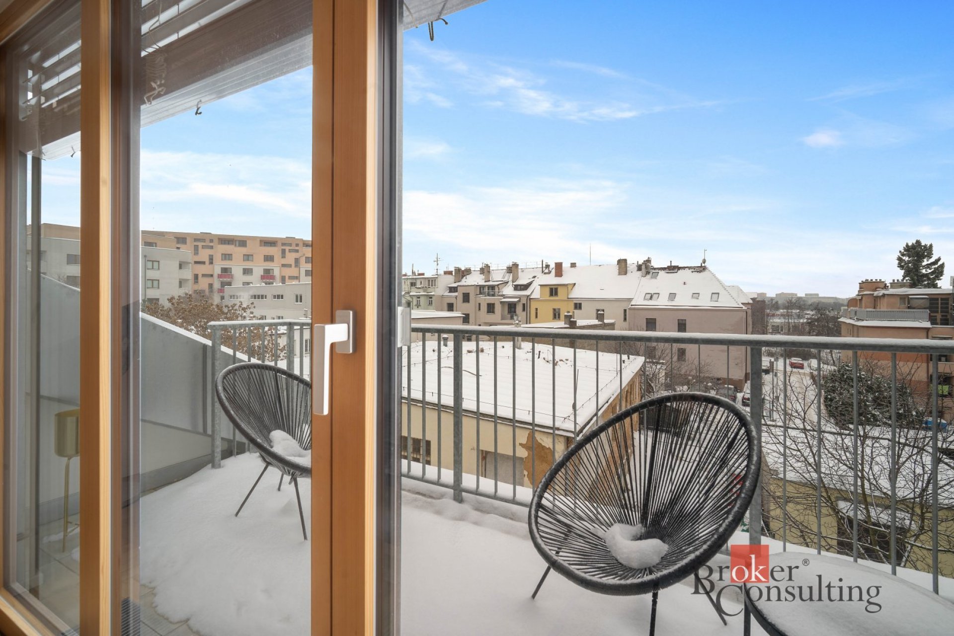 Pronájem podkrovního bytu 2+kk, 48 m², balkon – Praha 10, Vršovice (Průběžná 760/54)