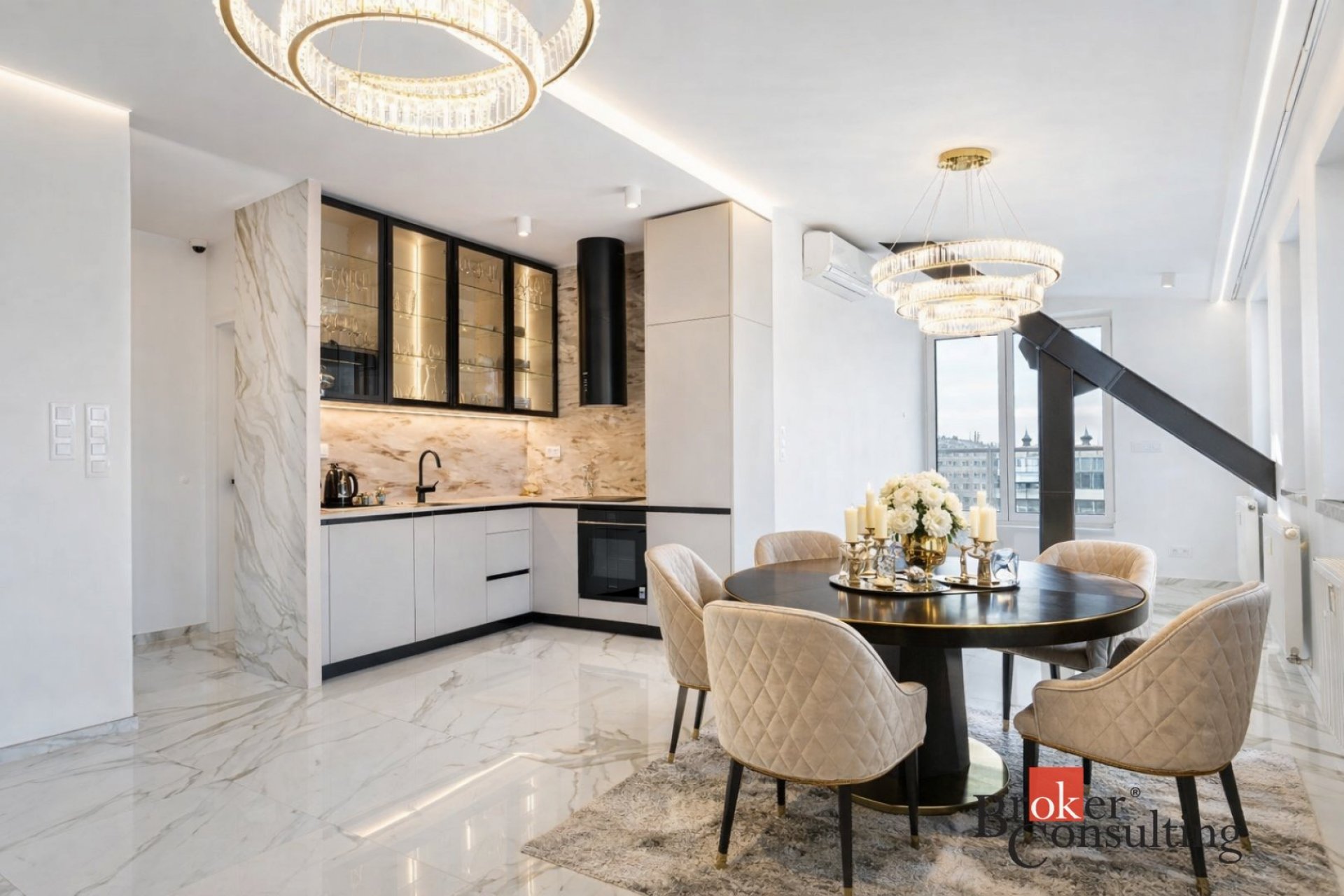 exkluzivní, luxusně zrekonstruovaný a kompletně klimatizovaný byt o dispozici 4+kk s celkovou výměro