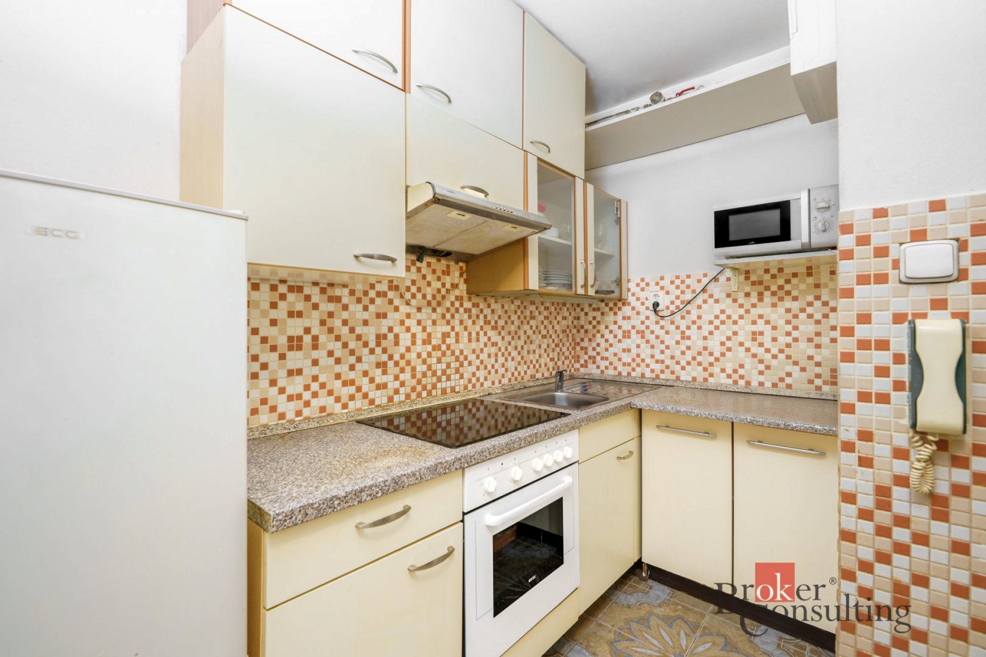 Prodej bytu 2+1 s lodžií – Praha 4 Modřany, ul. K Otočce 53 m², velká lodžie 7 m², dva sklepy