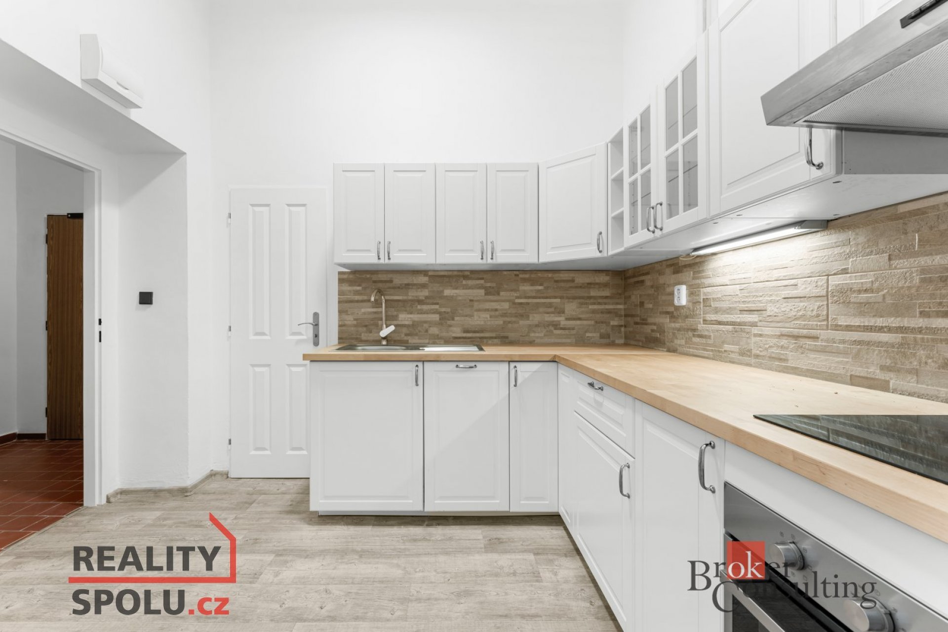 Pronájem bytu 2+kk 45m² po rekonstrukci, se sdílenou zahradou a terasou ve vnitrobloku