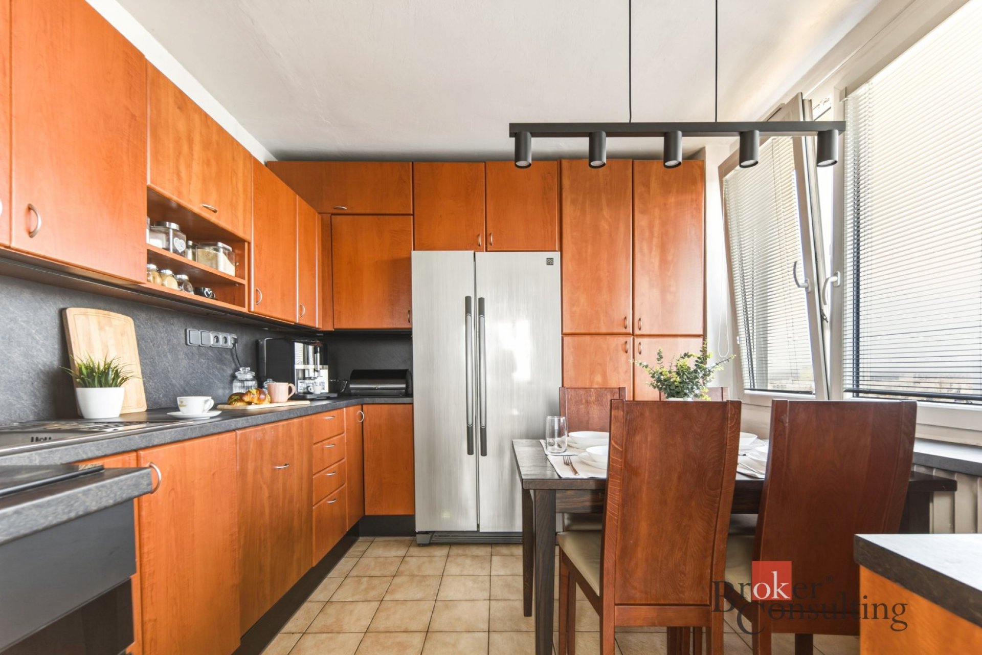 Prodej krásně světlého bytu, 3+1, s lodžií a úžasným výhledem na Hradec Králové i Krkonoše – Gebauer