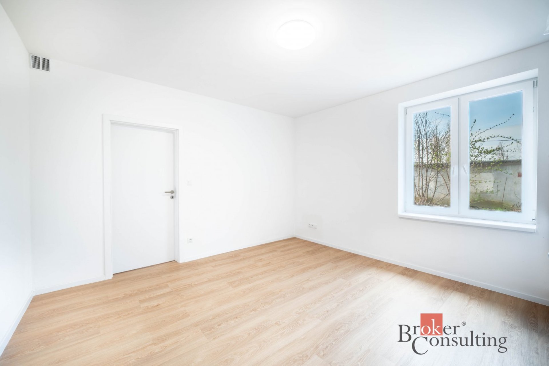 Prodej, byty/2+kk, 37 m2, Cottonové 1966/11, Mariánské Hory, 70900 Mariánské Hory a Hulváky [ID 8391