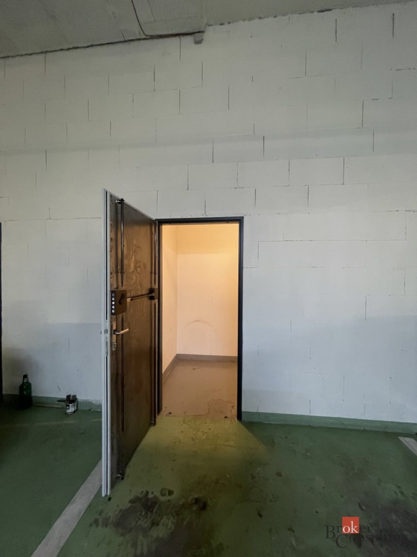 Prodej garážového stání a sklepa, Praha 9 Zahrady - Rokytka