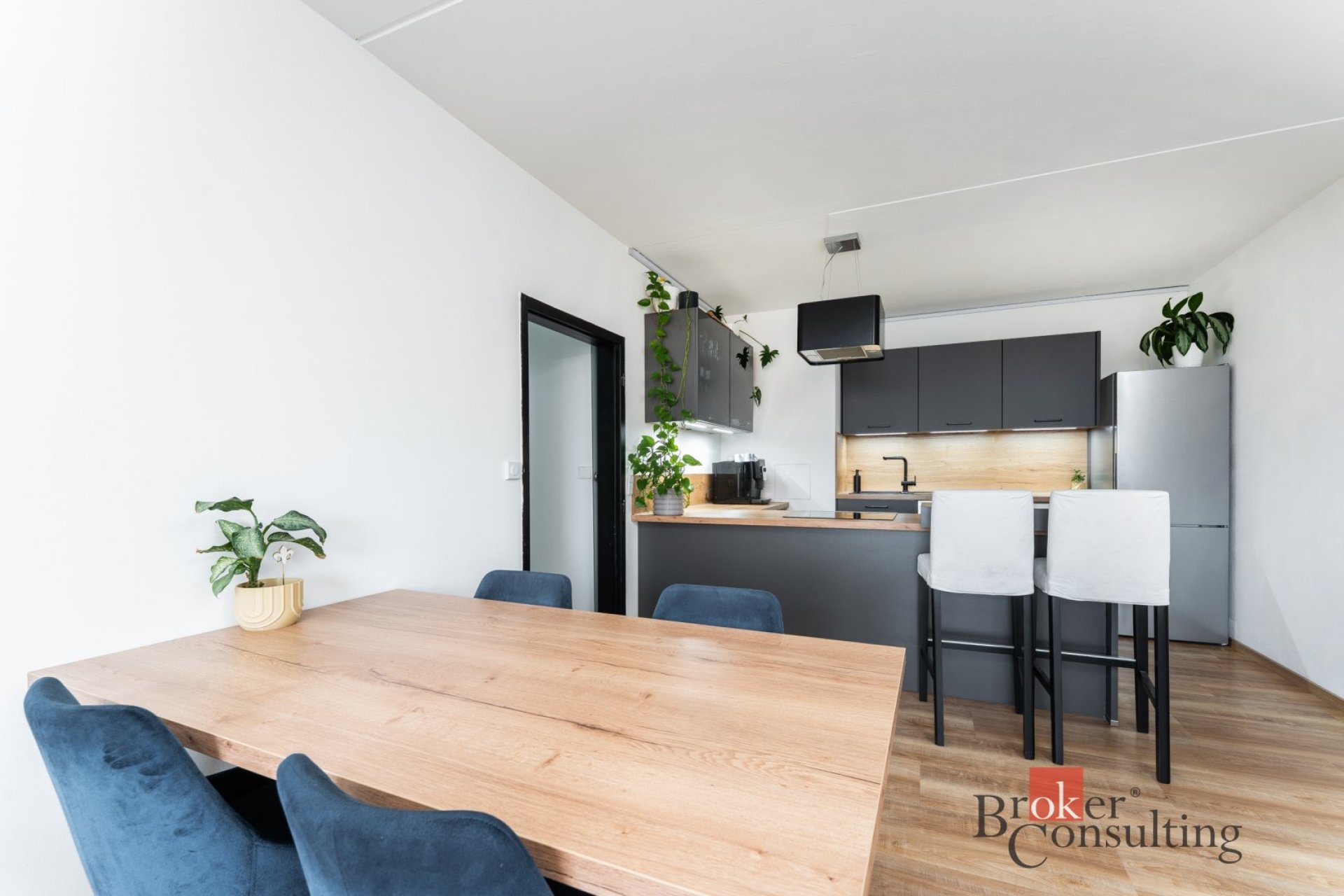 Moderní byt 3+kk s výhledem, Praha – Troja, 69 m²