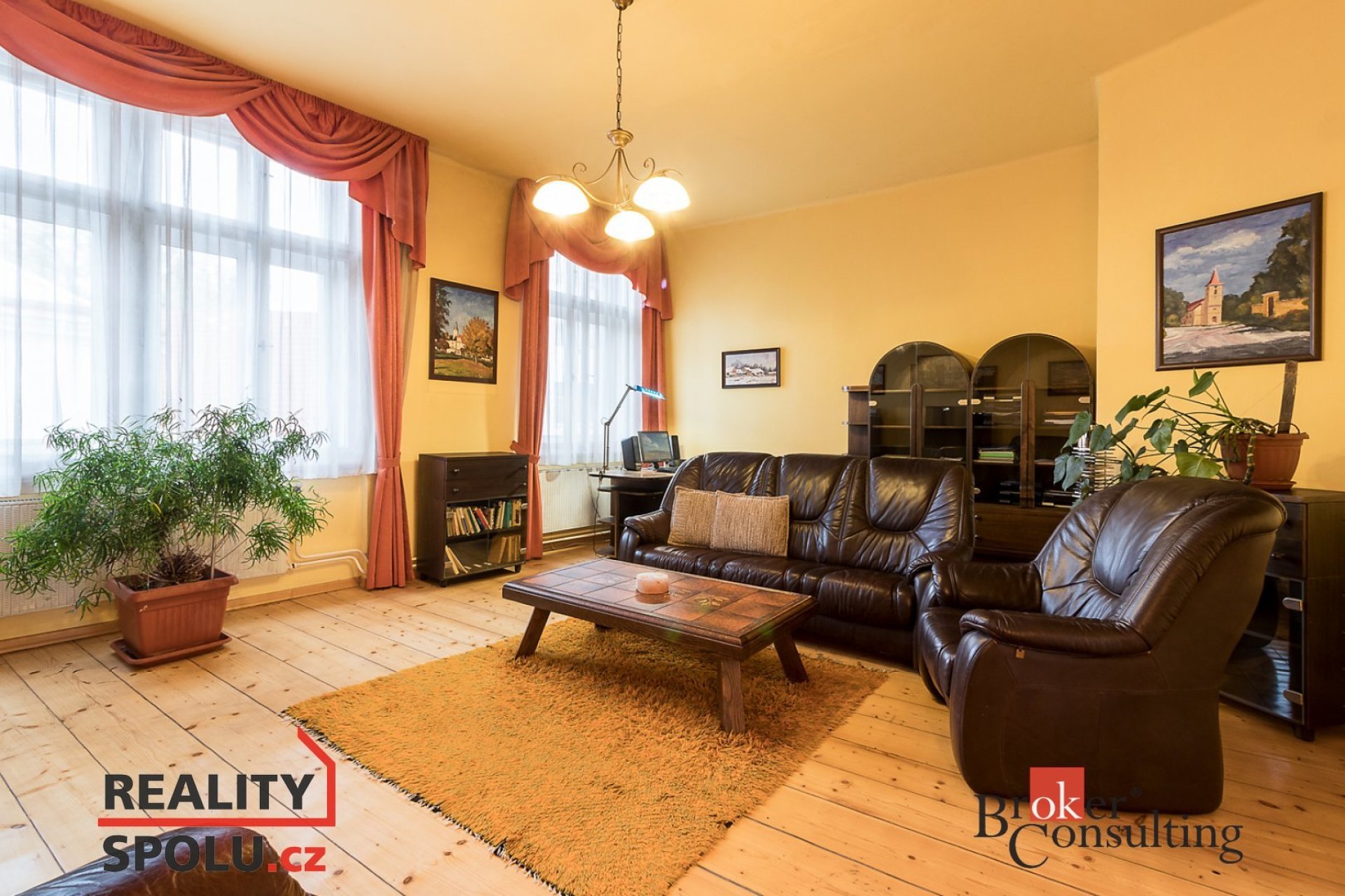 Nabízíme dlouhodobý pronájem podkrovního bytu 2+1, 70m² s terasou,  v centru lázeňského města Poděbr