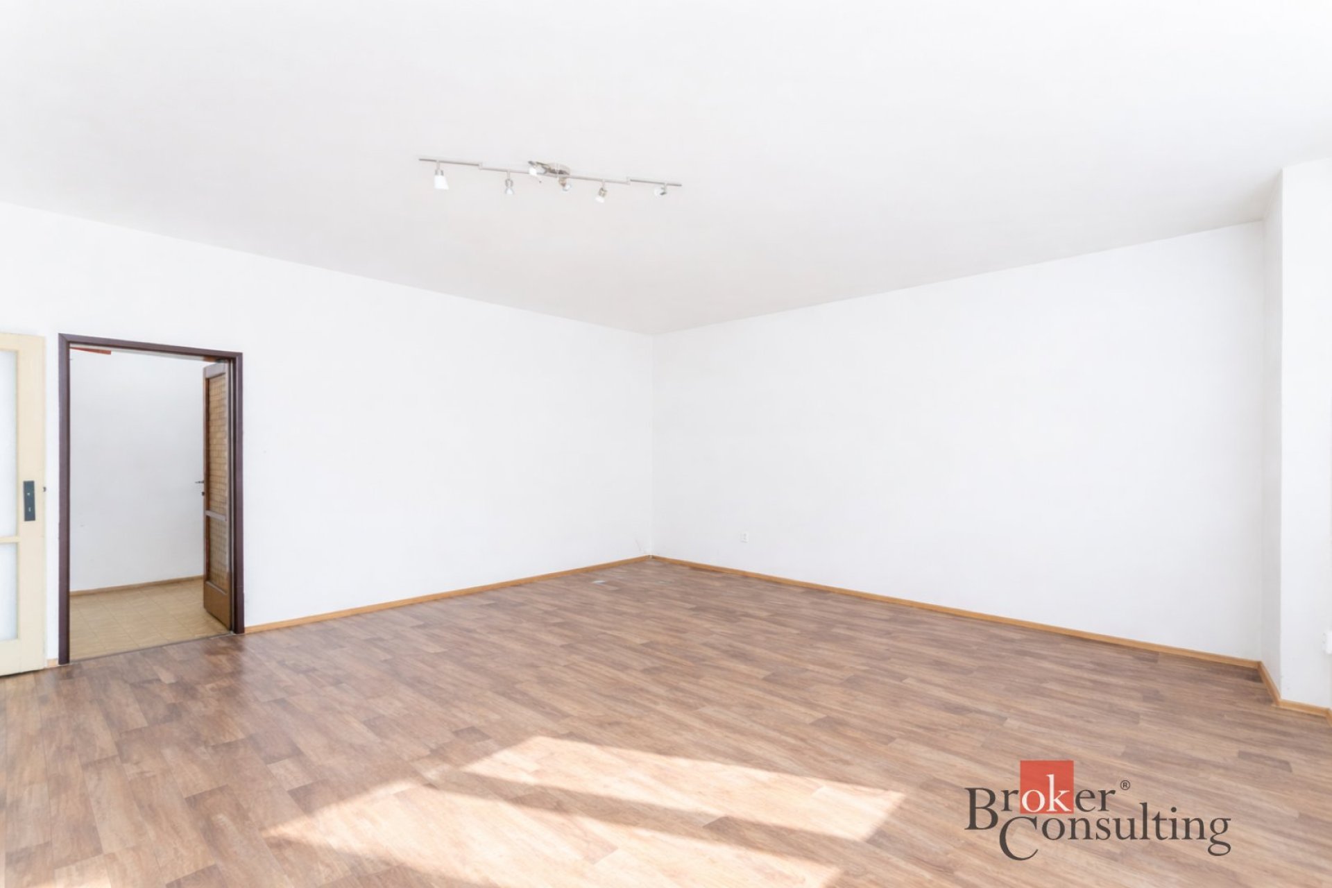 Prostorný byt 2+1, 72 m², s potenciálem přestavby na 3+kk, Praha 9 – Libeň