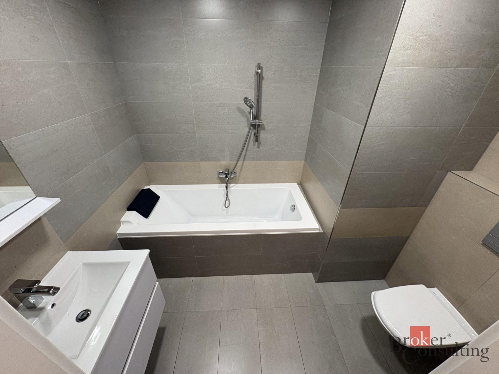 Prodej stylového družstevního bytu 3+kk s terasou Sedlecká Karlovy Vary