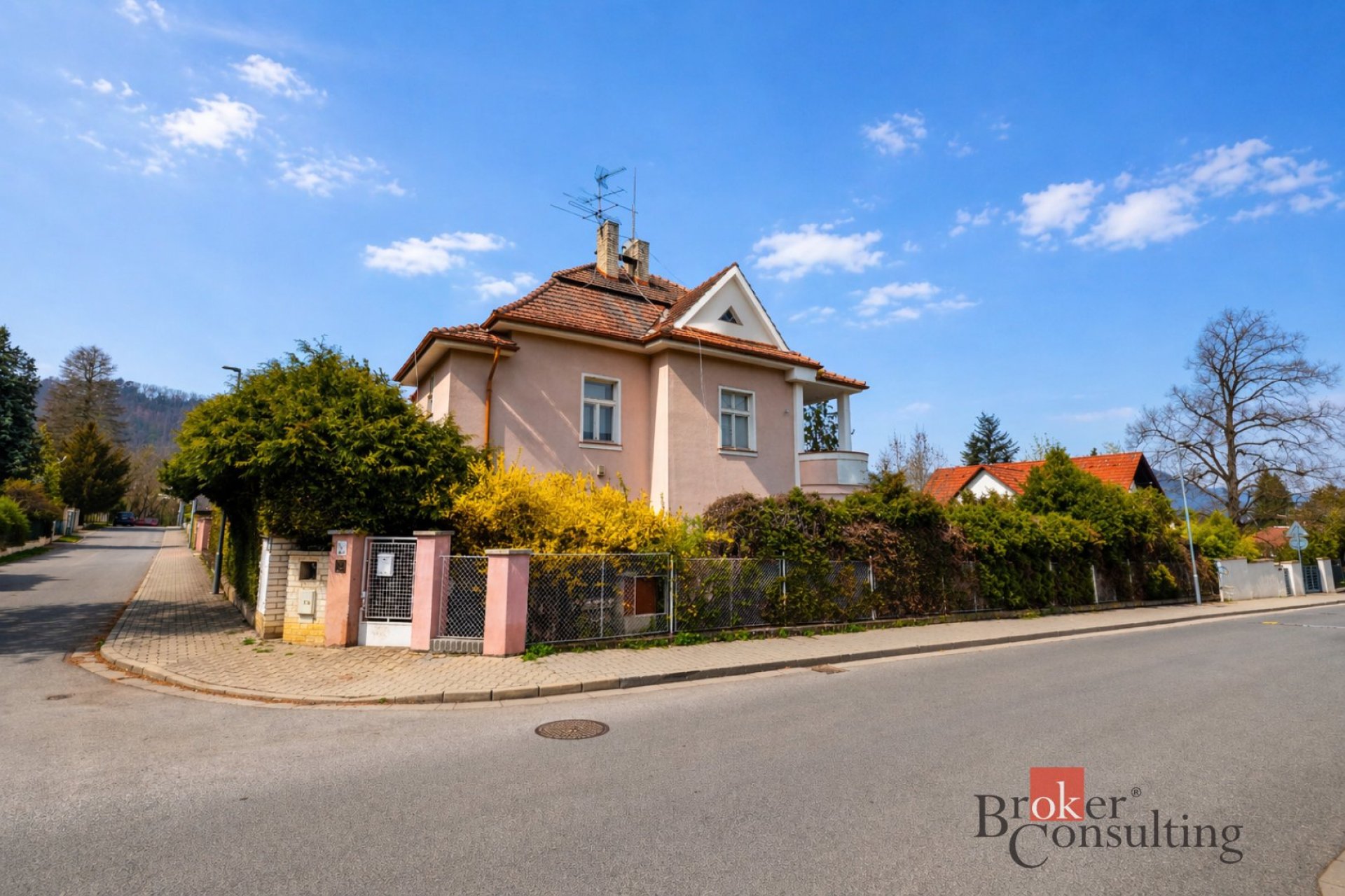 Prodej rodinného domu 283 m², pozemek 1591 m²