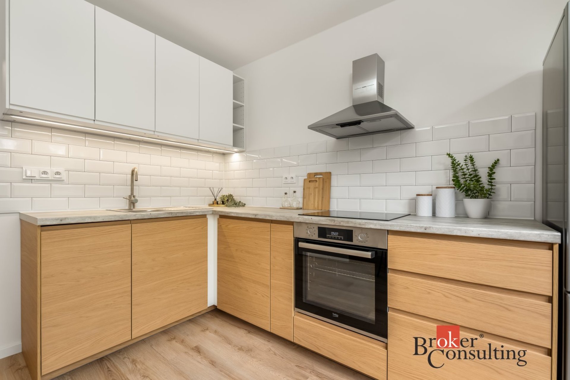 Pronájem bytu 3+1 po rekonstrukci – Praha 4, Modřany, ulice Urbánkova, 79 m², lodžie