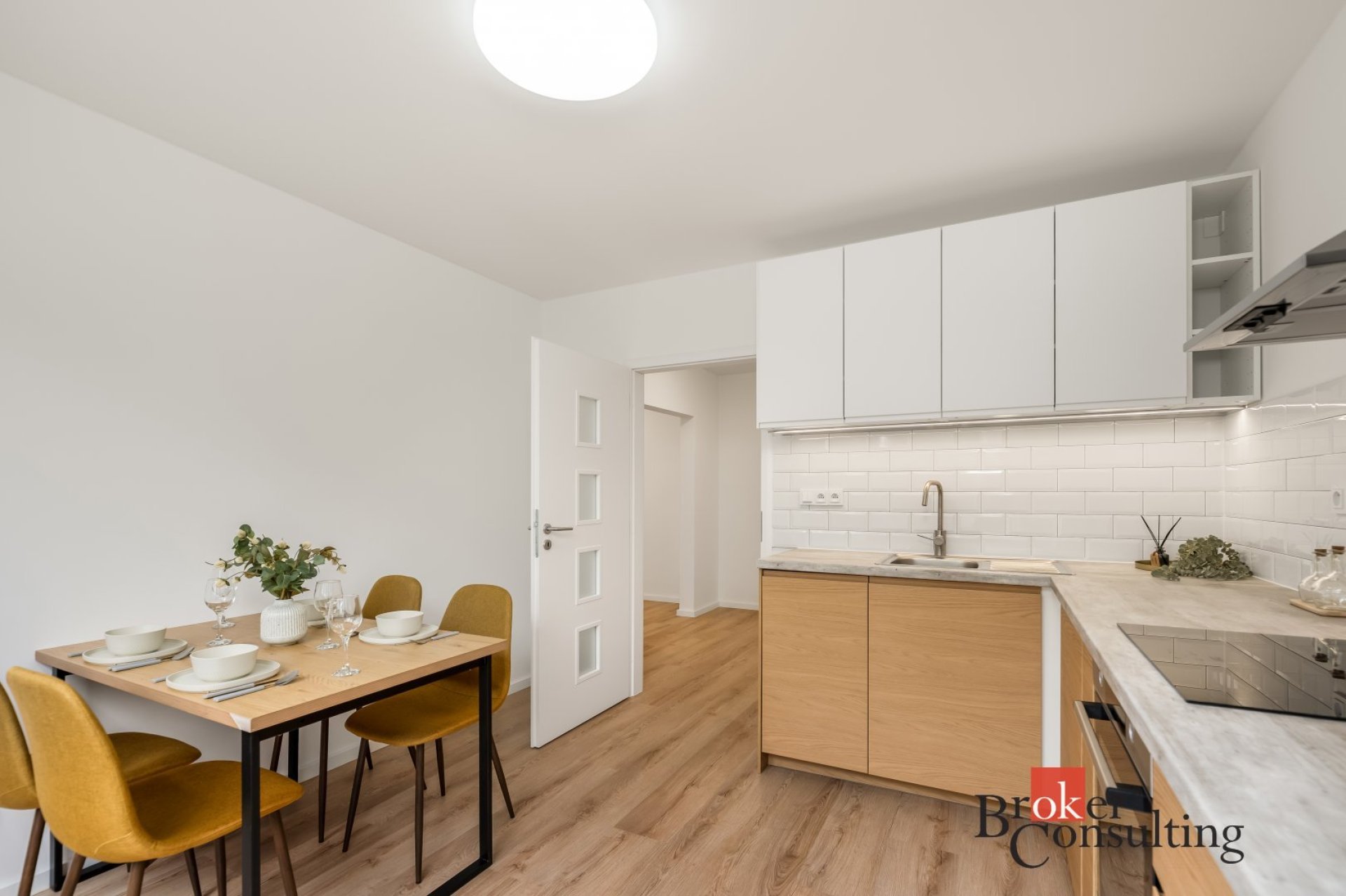 Pronájem bytu 3+1 po rekonstrukci – Praha 4, Modřany, ulice Urbánkova, 79 m², lodžie