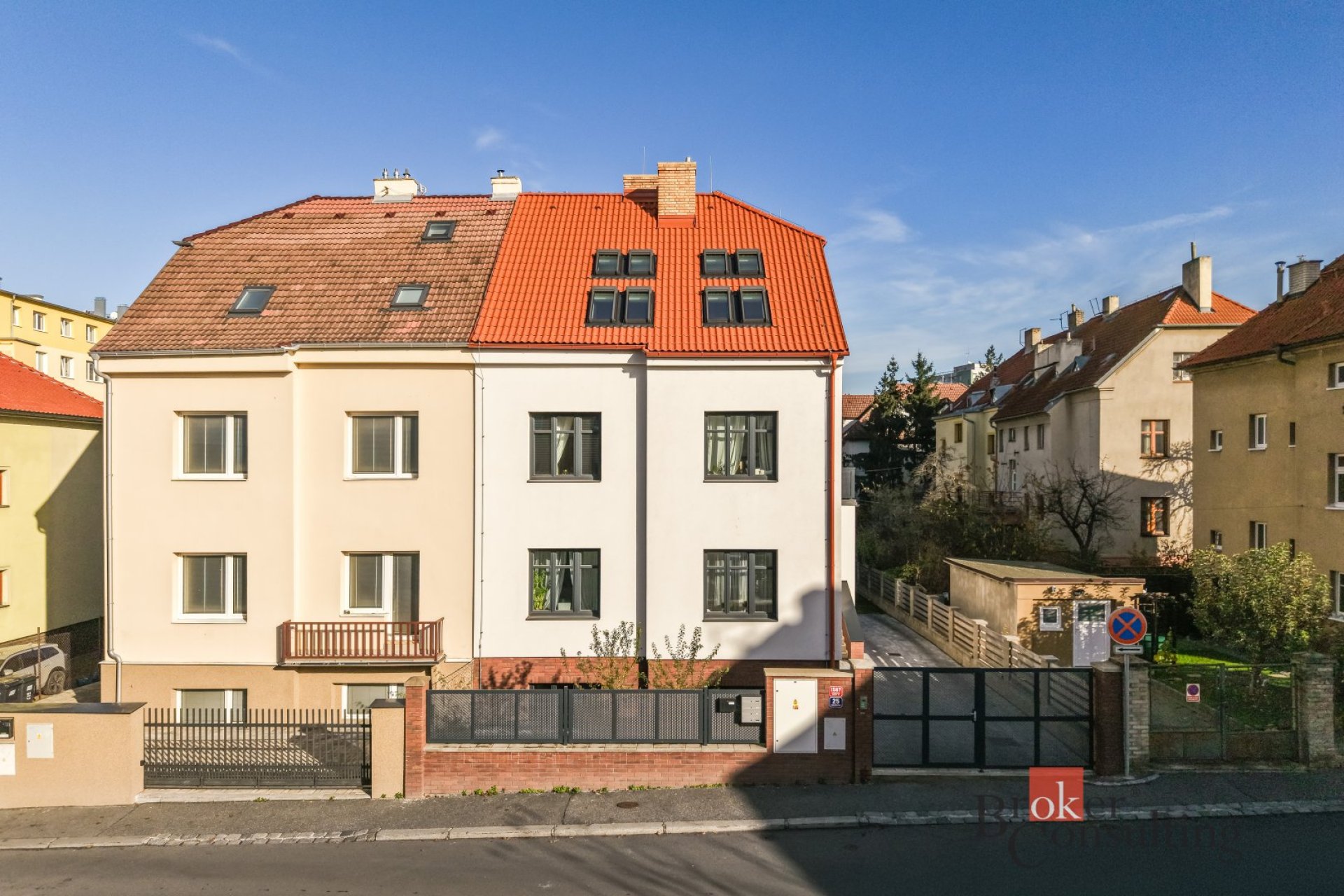 Prodej nadstandardního bytového domu – Praha 10, Strašnice, ul. Mukařovská 4 bytové jednotky, 4 podl