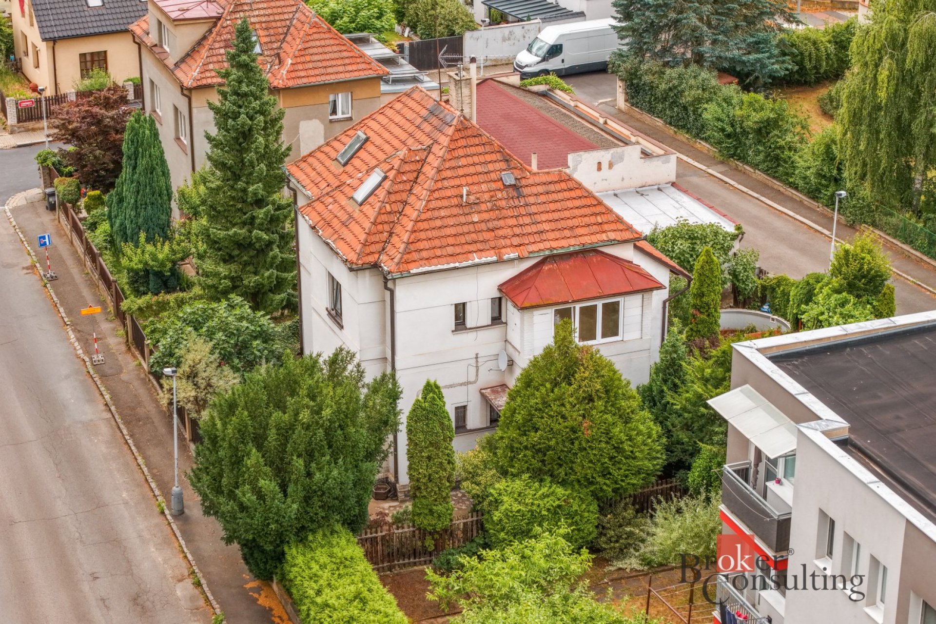 Prodej rodinného domu – Praha 4, Modřany, ulice Klostermannova 209 m² užitné plochy, tři podlaží, za