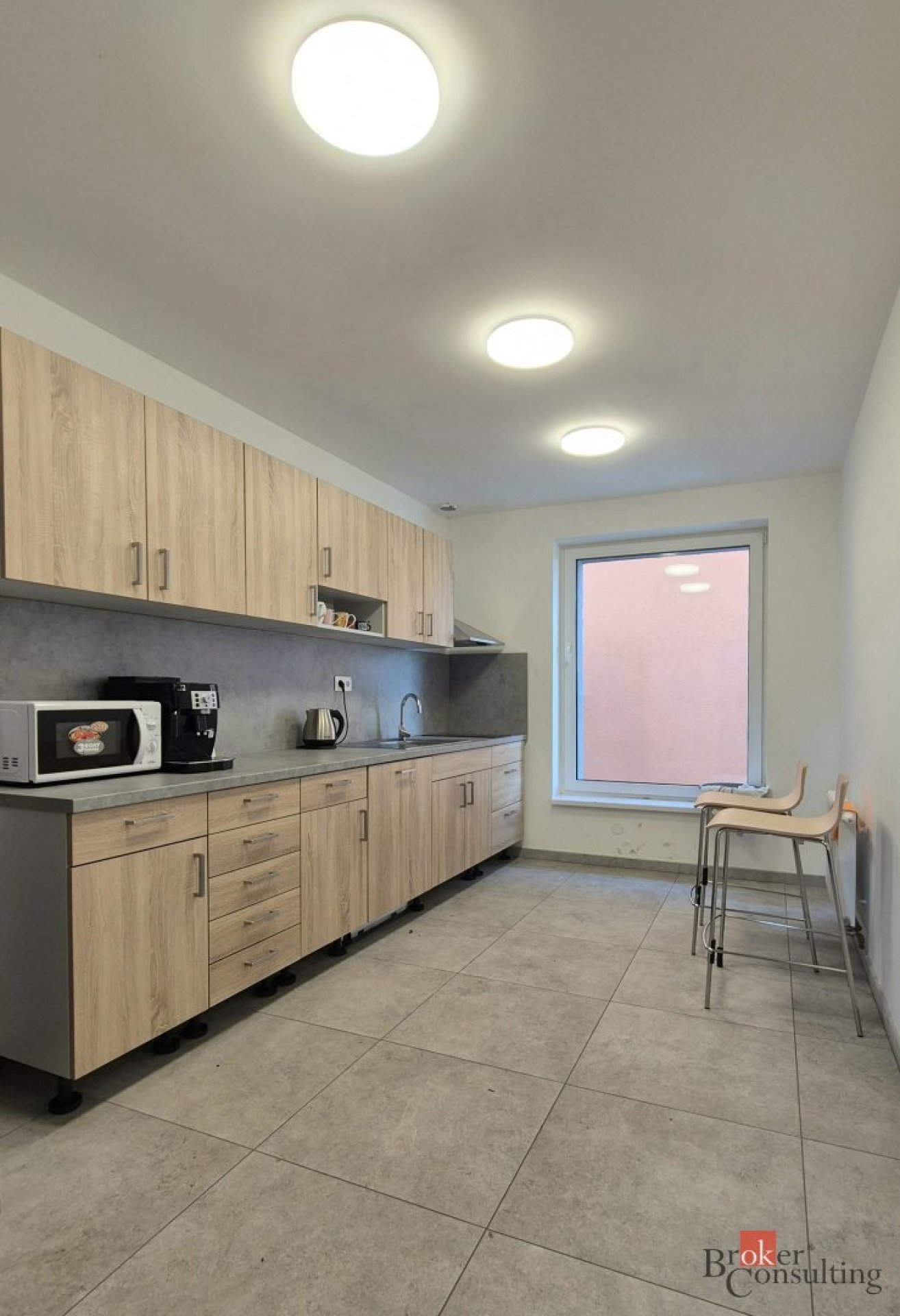 Pronájem dvoupodlažní haly 2785 m², Paskov