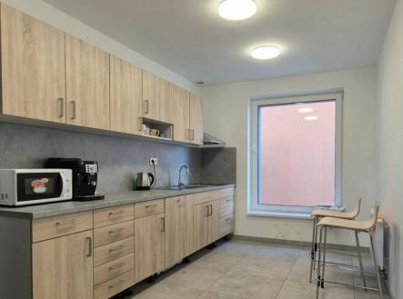 Pronájem - komerční objekt, sklad, 2 785 m²