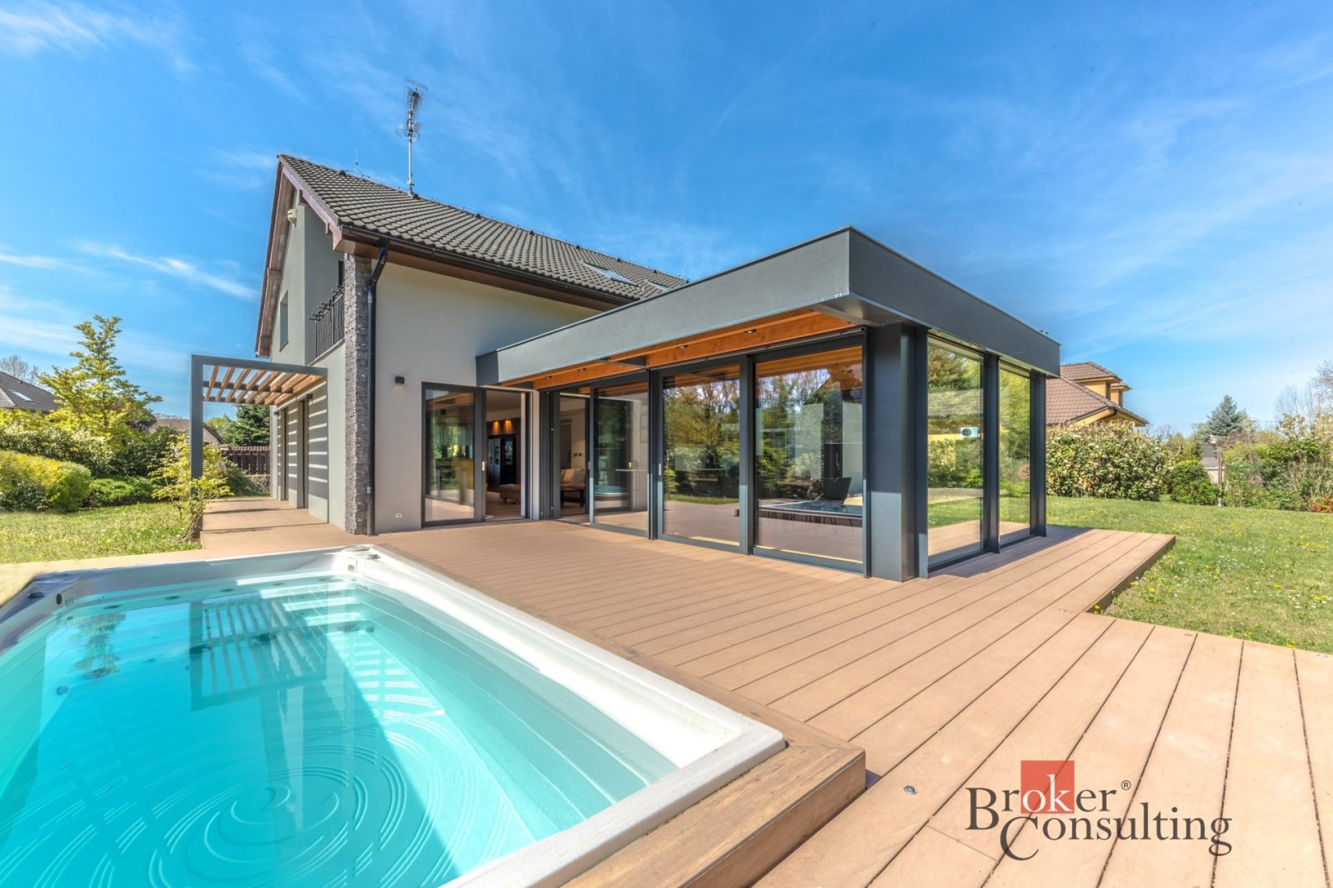 Prodej rodinného domu 7+kk, zimní zahrada, bazén, pozemek 1.012 m2, Čelákovice - Sedlčánky