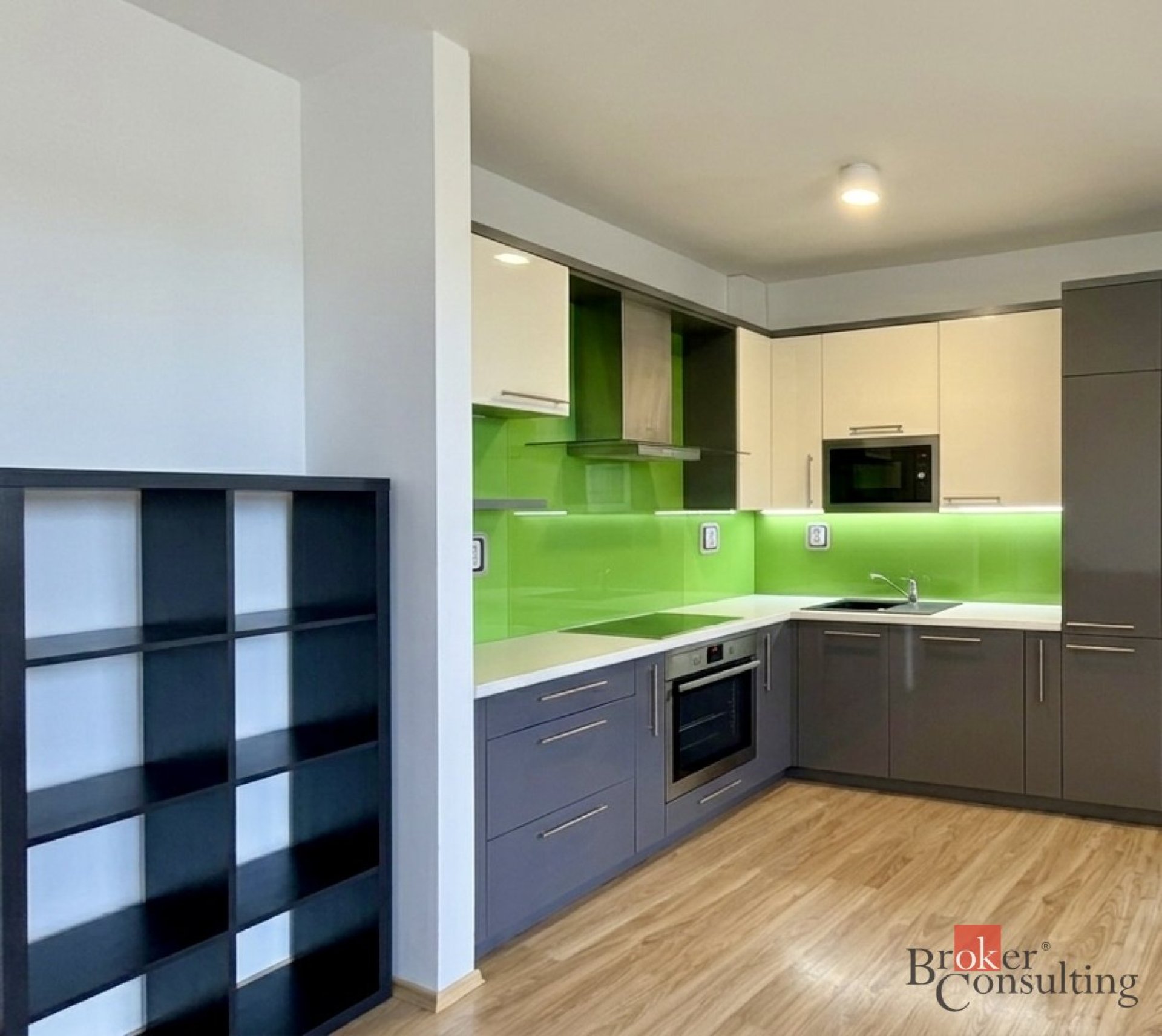 PRODEJ | Moderní byt 3+kk | 65m² | lodžie | sklep | garážové stání | Benešov u Prahy