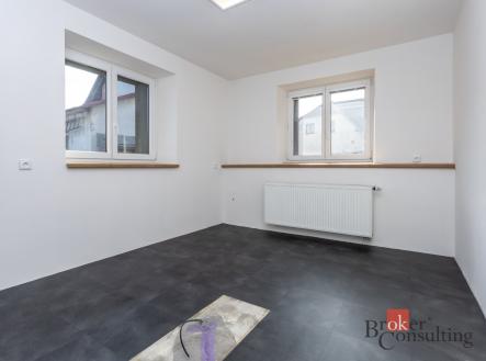 Pronájem - komerční objekt, jiný, 86 m²