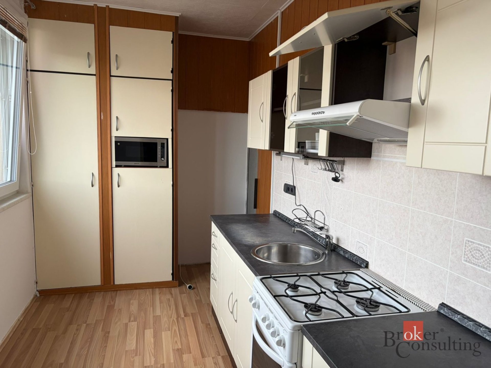 Pronájem bytu 3+1 s balkonem, 68 m², poslední patro – ul. Václava Jiřikovského