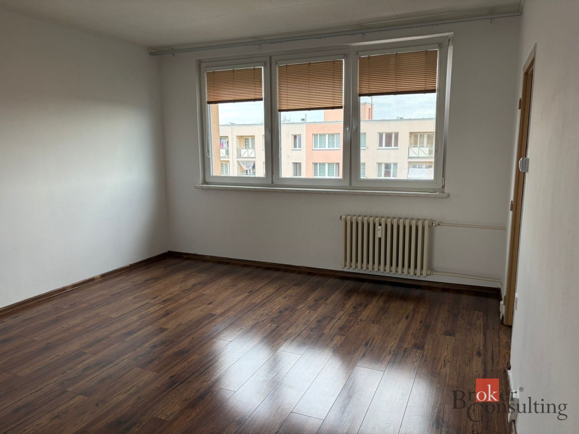 Pronájem bytu 3+1 s balkonem, 68 m², poslední patro – ul. Václava Jiřikovského