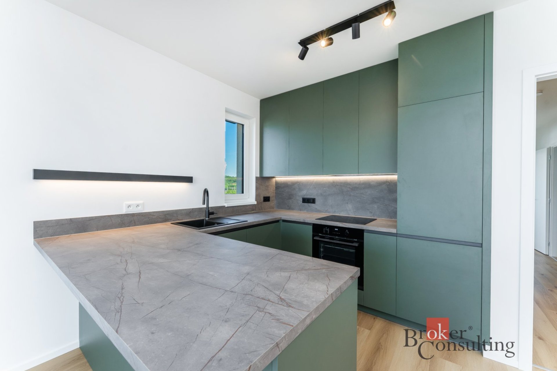 Pronájem bytu 3+KK 79 m2 se sklepem a lodžií / Apartment 3+KK (2-bedroom) 79 m2 with cellar and logg