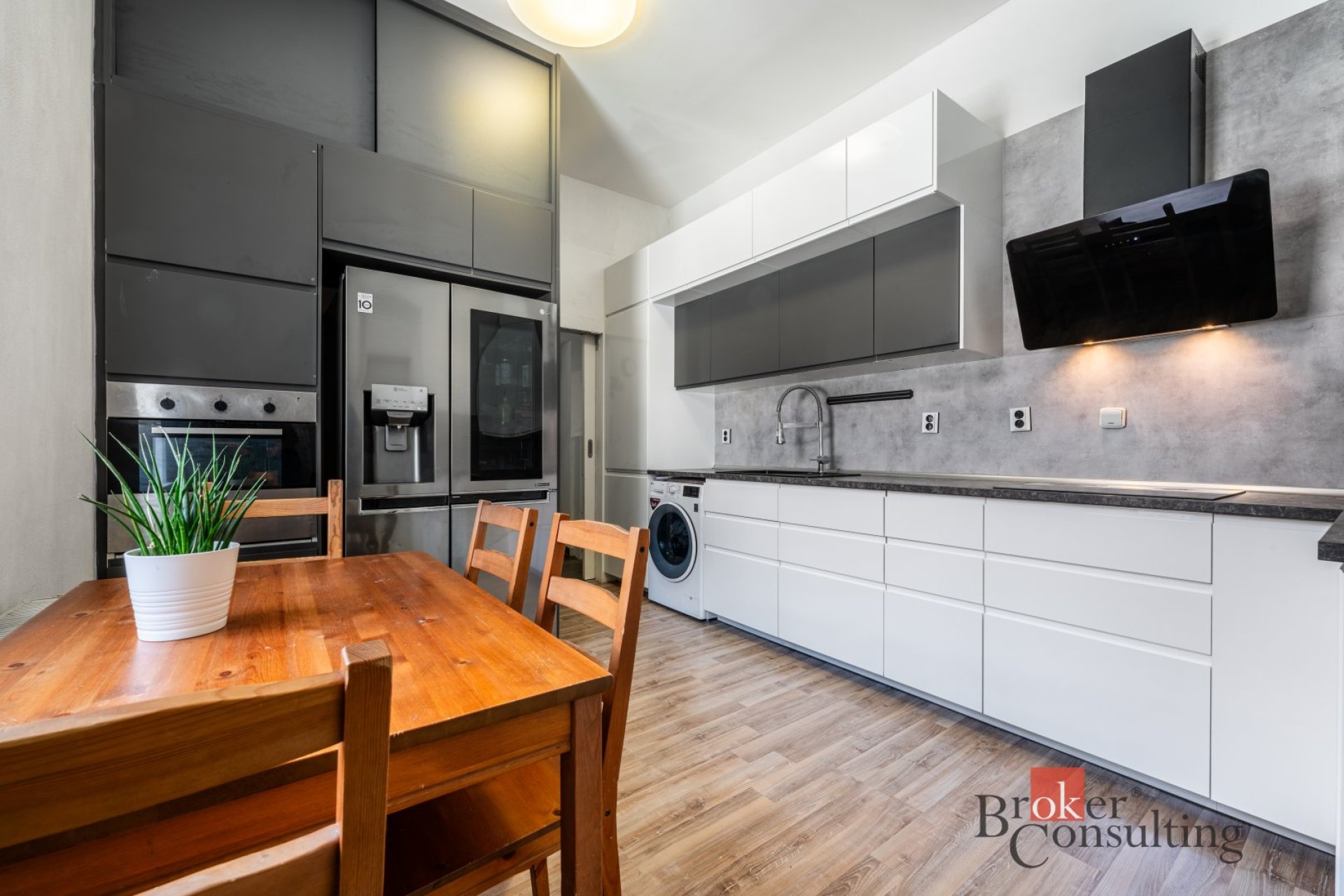 Prodej bytu 3+1, 68 m² + 2 sklepy, klidný vnitroblok, Brno – Dornych.