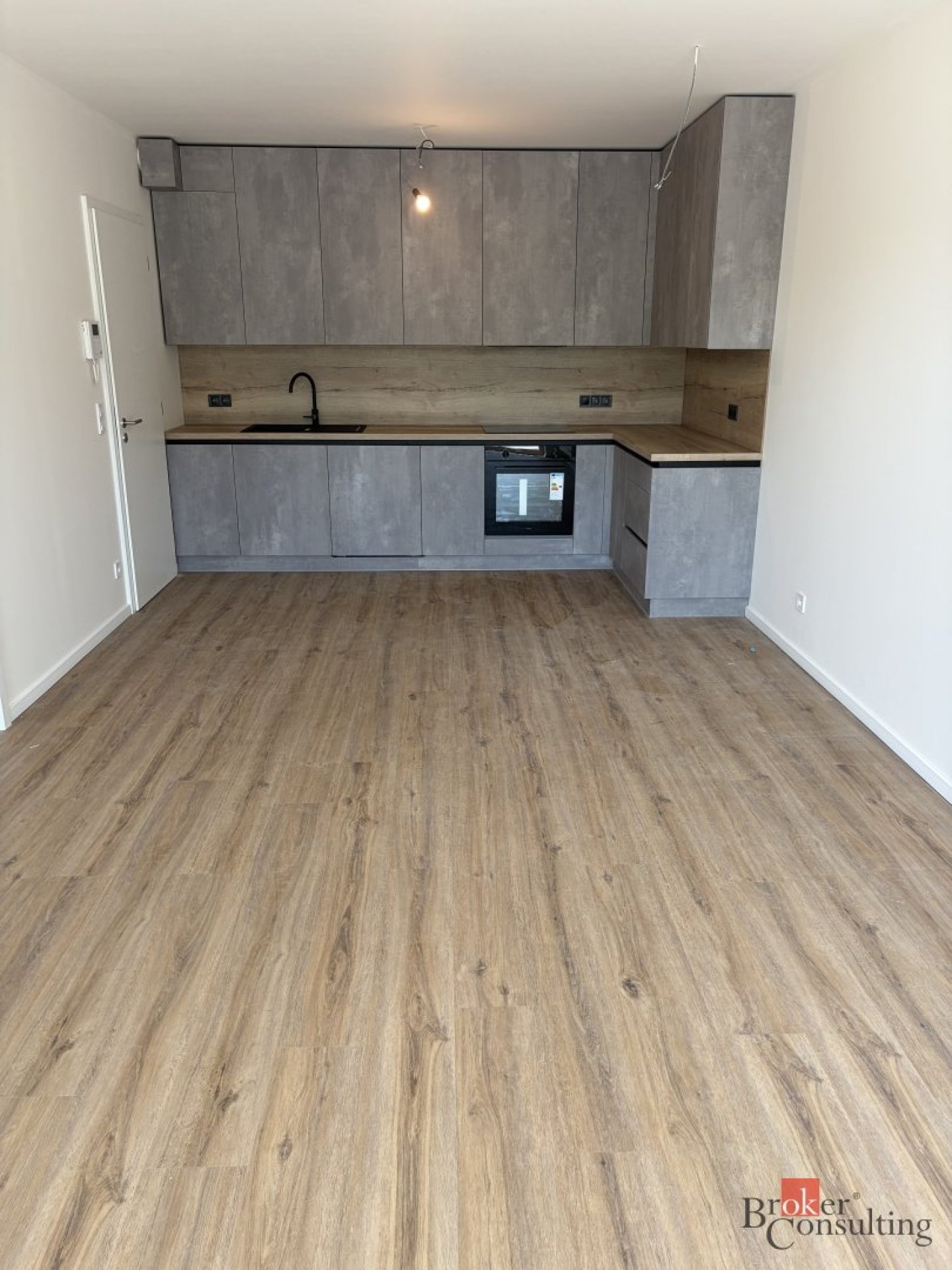 Pronájem bytu 2kk s balkonem a parkovacím stáním
