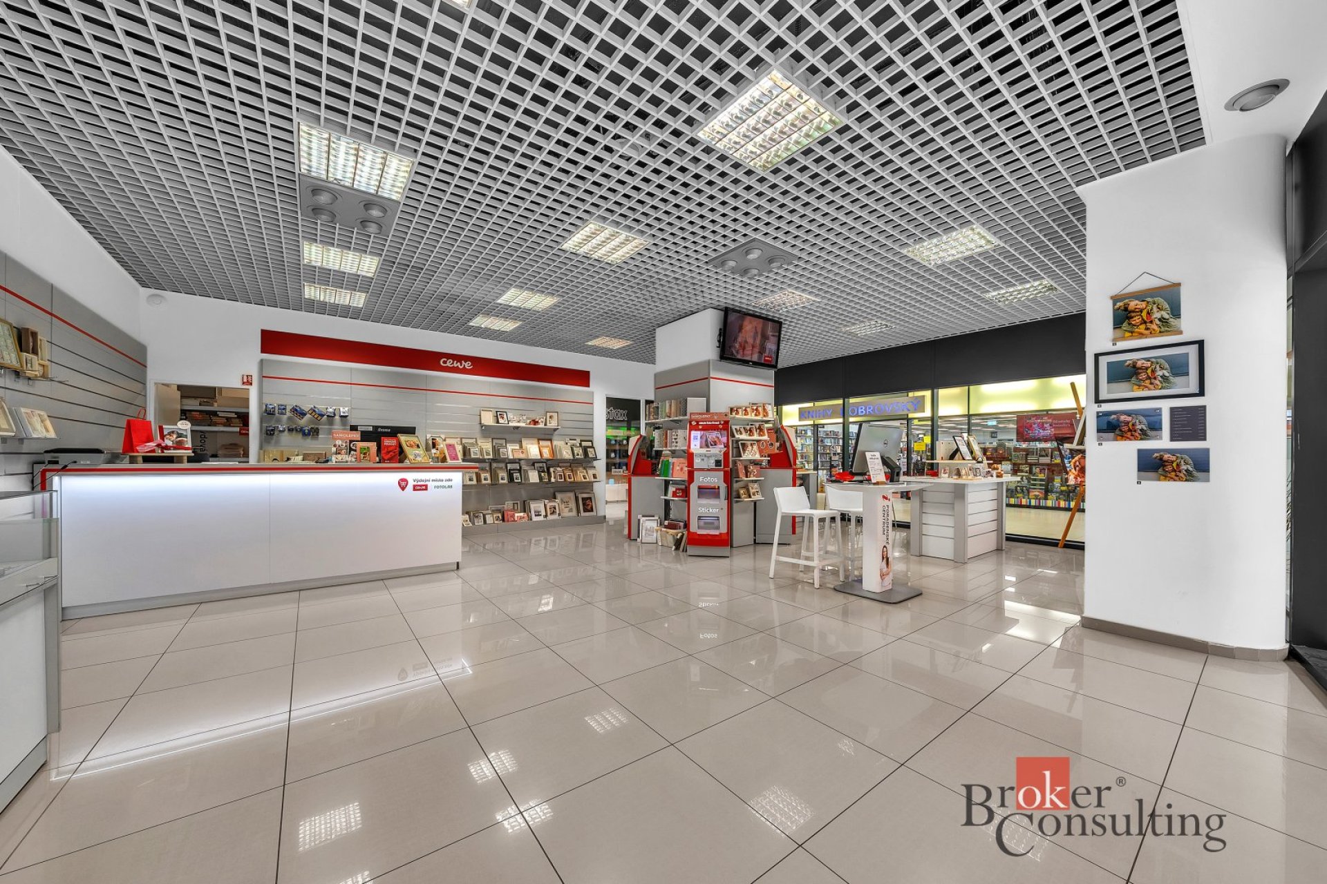 Pronájem, komerční/obchodní prostory, 97.5 m2, Dukelská třída 1713/7, Pražské Předměstí, 50002 Hrade