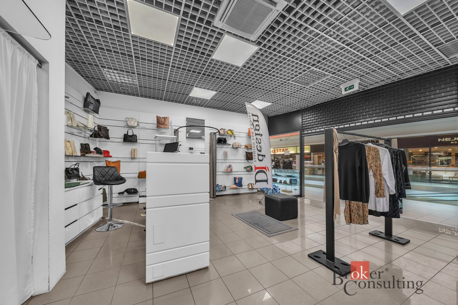 Pronájem, komerční/obchodní prostory, 55.1 m2, Dukelská třída 1713/7, Pražské Předměstí, 50002 Hrade