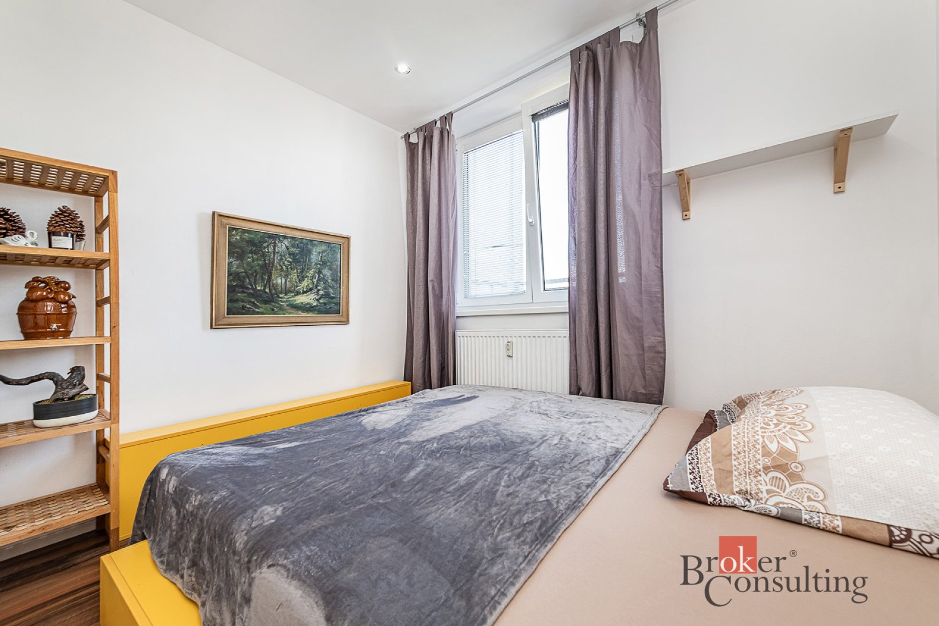 Pronájem krásného, kompletně vybaveného bytu 2+kk s balkonem, 42 m² – Praha, ul. V koutě