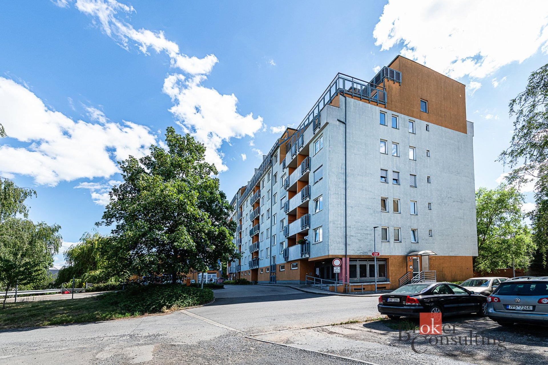 Pronájem krásného, kompletně vybaveného bytu 2+kk s balkonem, 42 m² – Praha, ul. V koutě