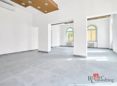 Prodej - komerční objekt, administrativní budova, 750 m²