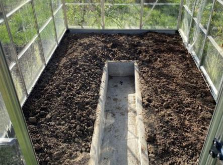 Tel.:604 799 700 Slezský dům | Prodej - pozemek, zahrada, 172 m²